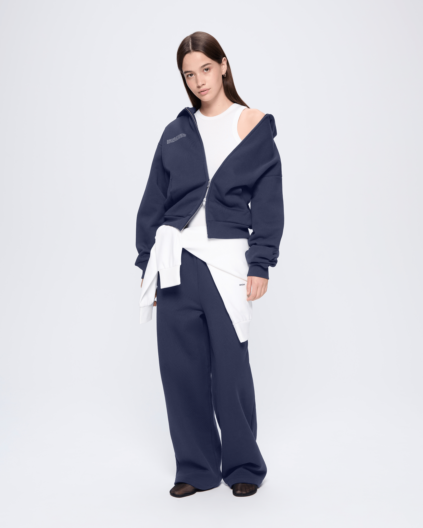 365HEAVYWEIGHT_ZIP-UP_HOODIE_NAVY_WOMENS_LEAD_Retouched