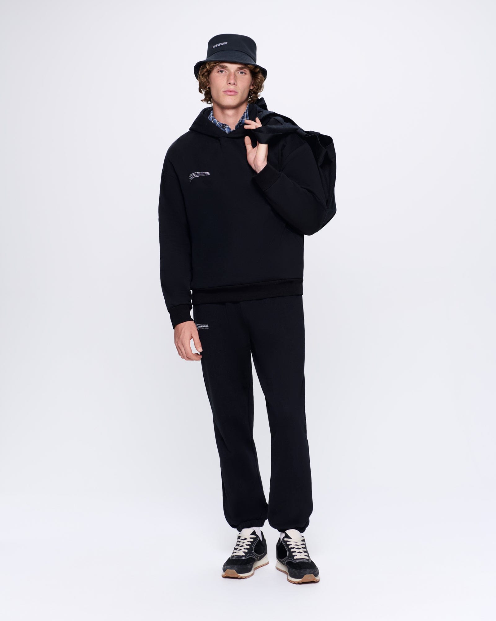 365_HEAVYWEIGHT_HOODIE_BLACK_MENS_LEAD-MODEL