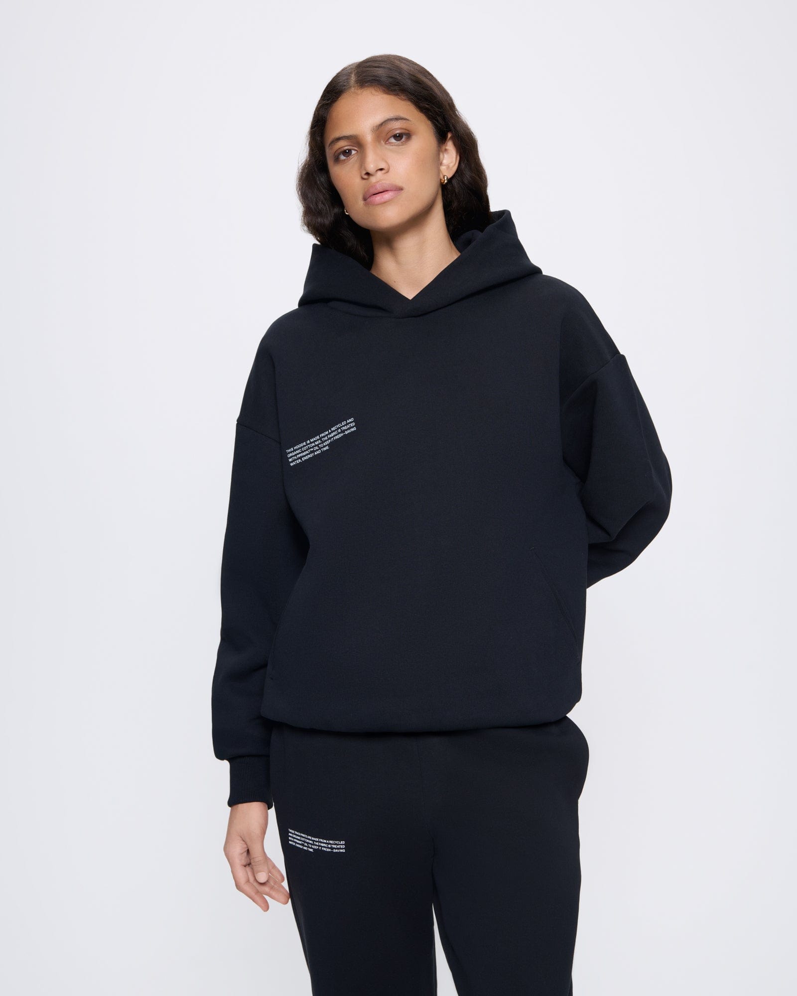 365_HEAVYWEIGHT_HOODIE_BLACK_WOMENS_FRONT-MODEL
