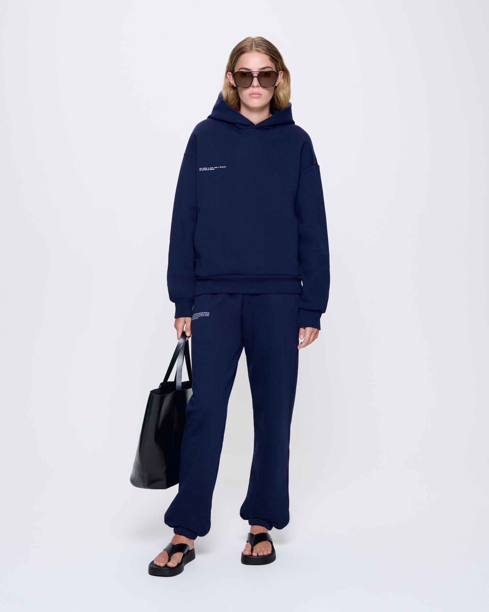 365_HEAVYWEIGHT_HOODIE_NAVY-BLUE_WOMENS_LEAD-MODEL