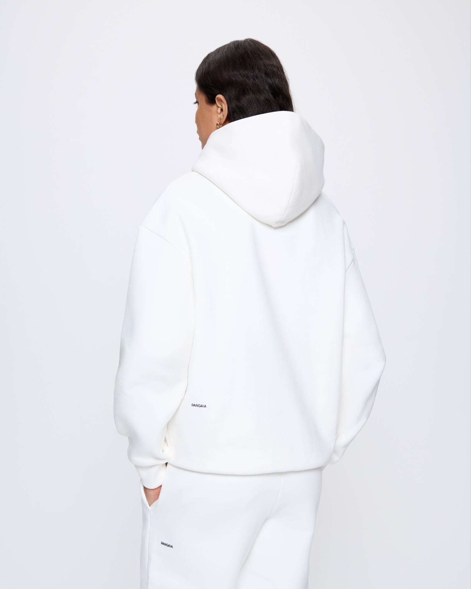365_HEAVYWEIGHT_HOODIE_OFF-WHITE_WOMENS_BACK-MODEL