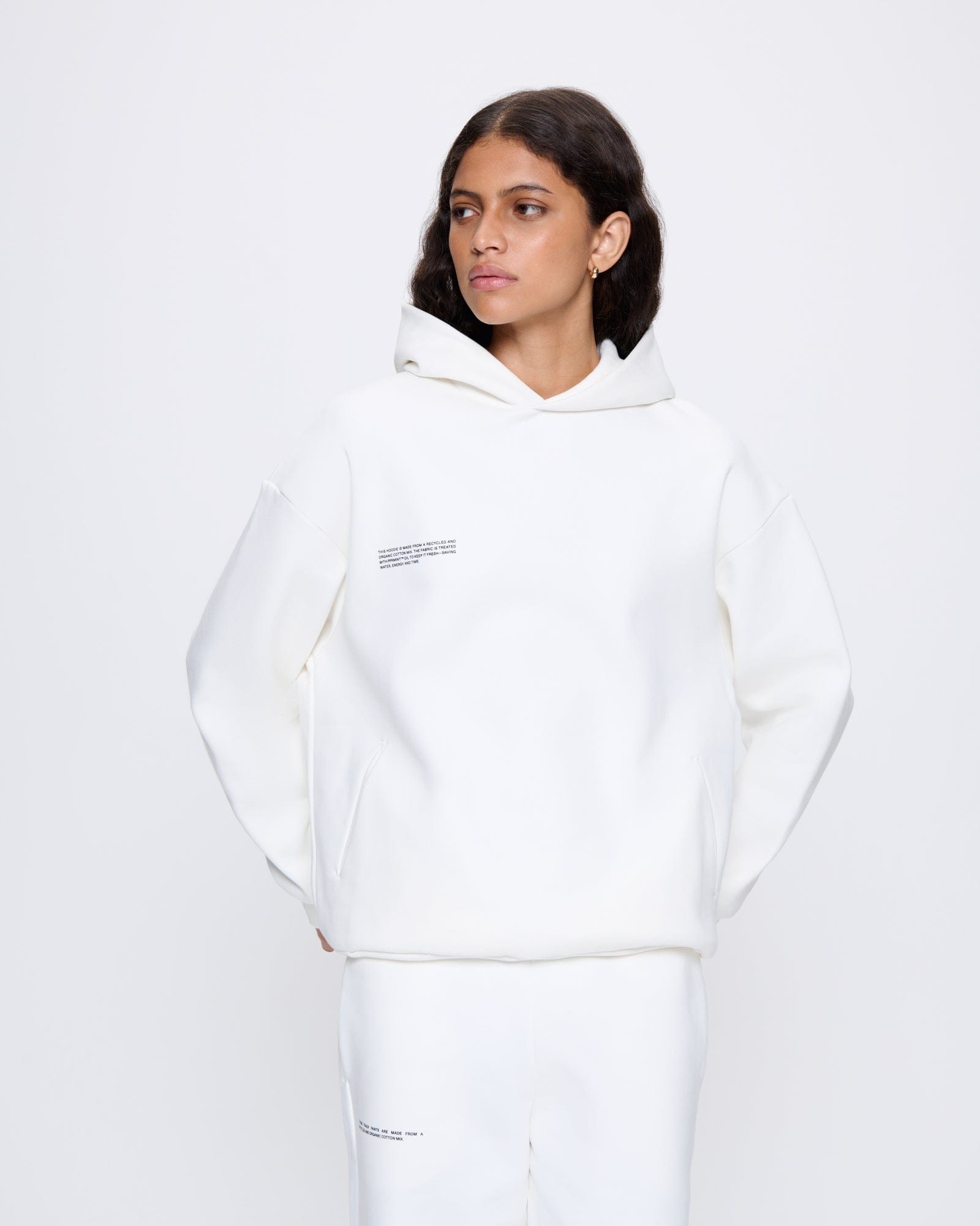 365_HEAVYWEIGHT_HOODIE_OFF-WHITE_WOMENS_FRONT-MODEL
