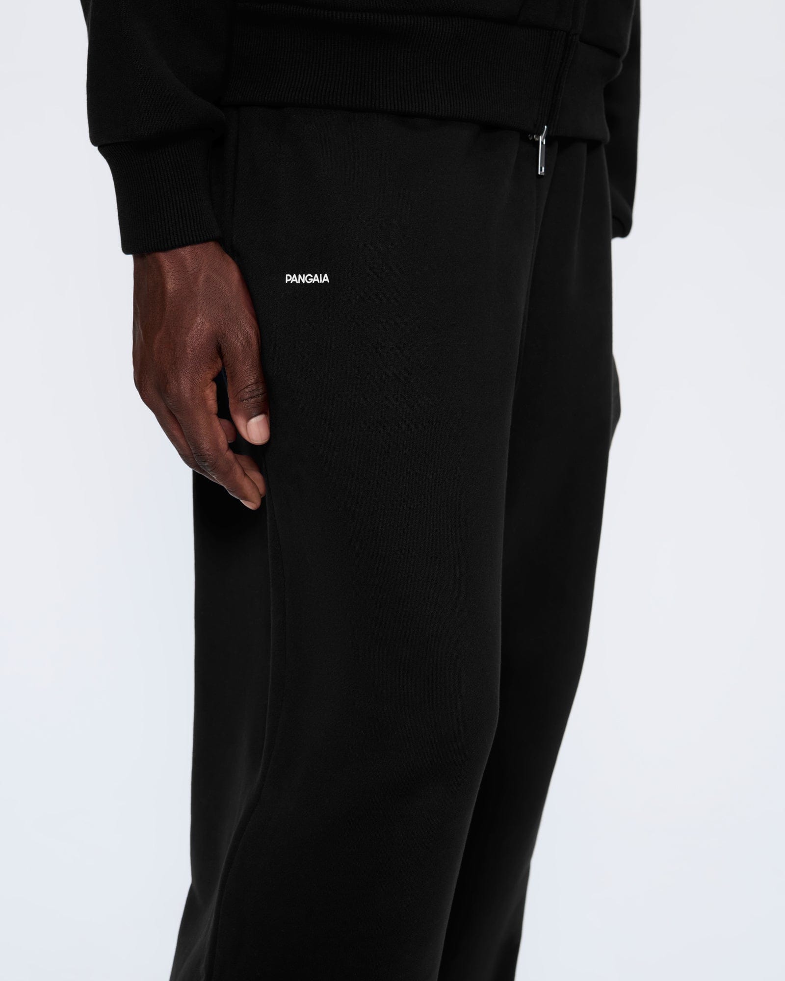 365_HEAVYWEIGHT_STRAIGHT_LEG_TRACK_PANTS_BLACK_MENS_DETAIL_Retouched