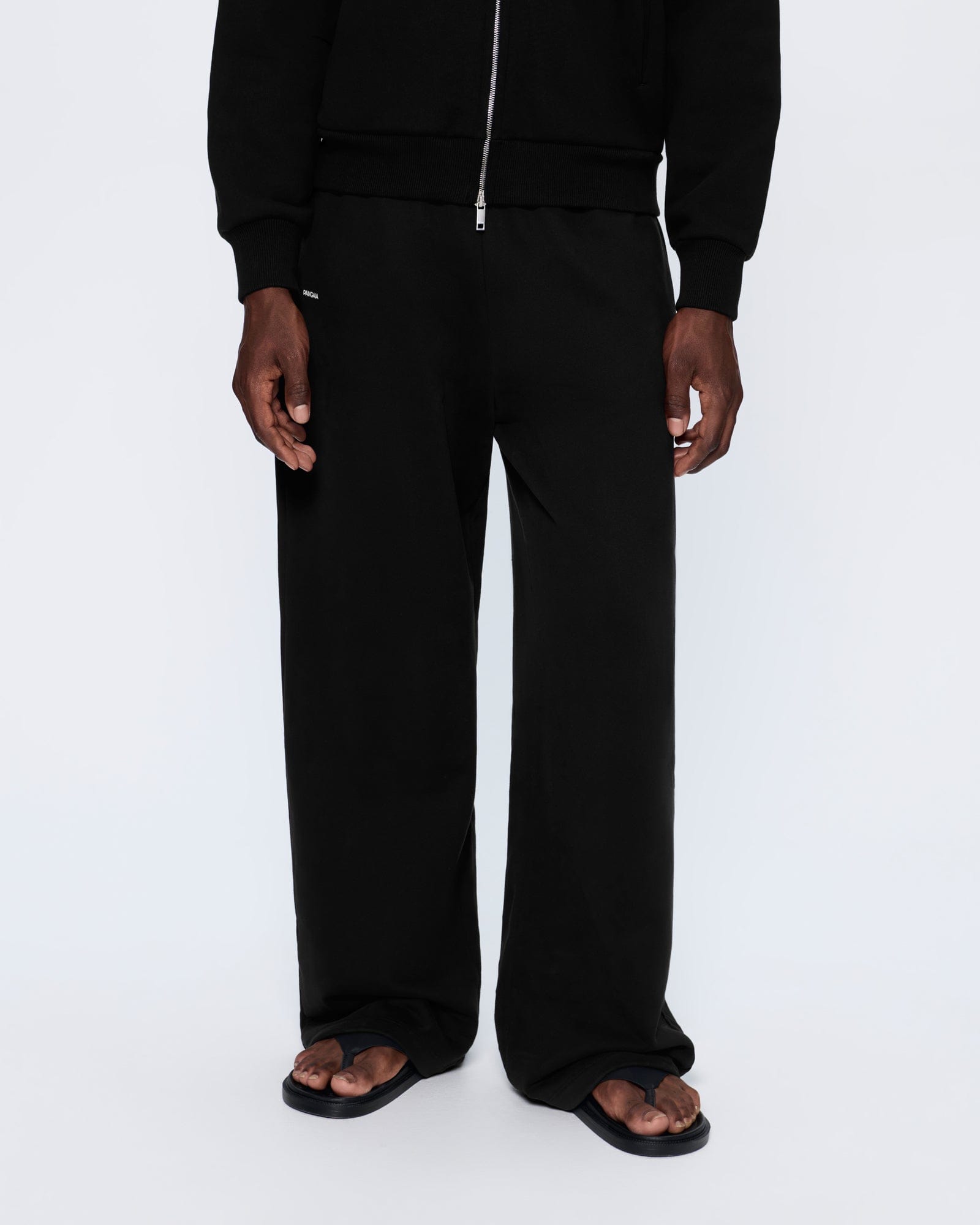 365_HEAVYWEIGHT_STRAIGHT_LEG_TRACK_PANTS_BLACK_MENS_FRONT_Retouched