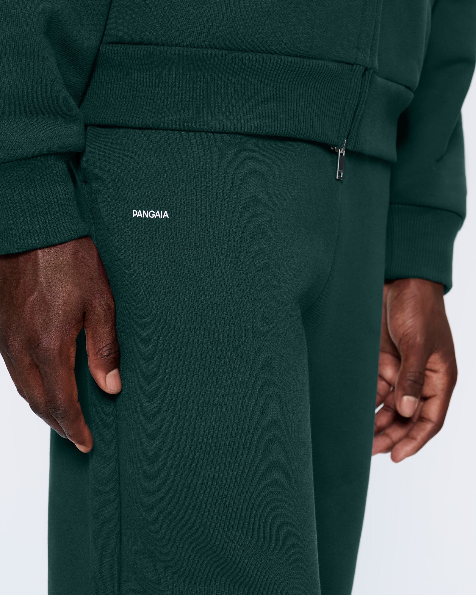 365_HEAVYWEIGHT_STRAIGHT_LEG_TRACK_PANTS_FOLIAGE_GREEN_MENS_DETAIL_Retouched