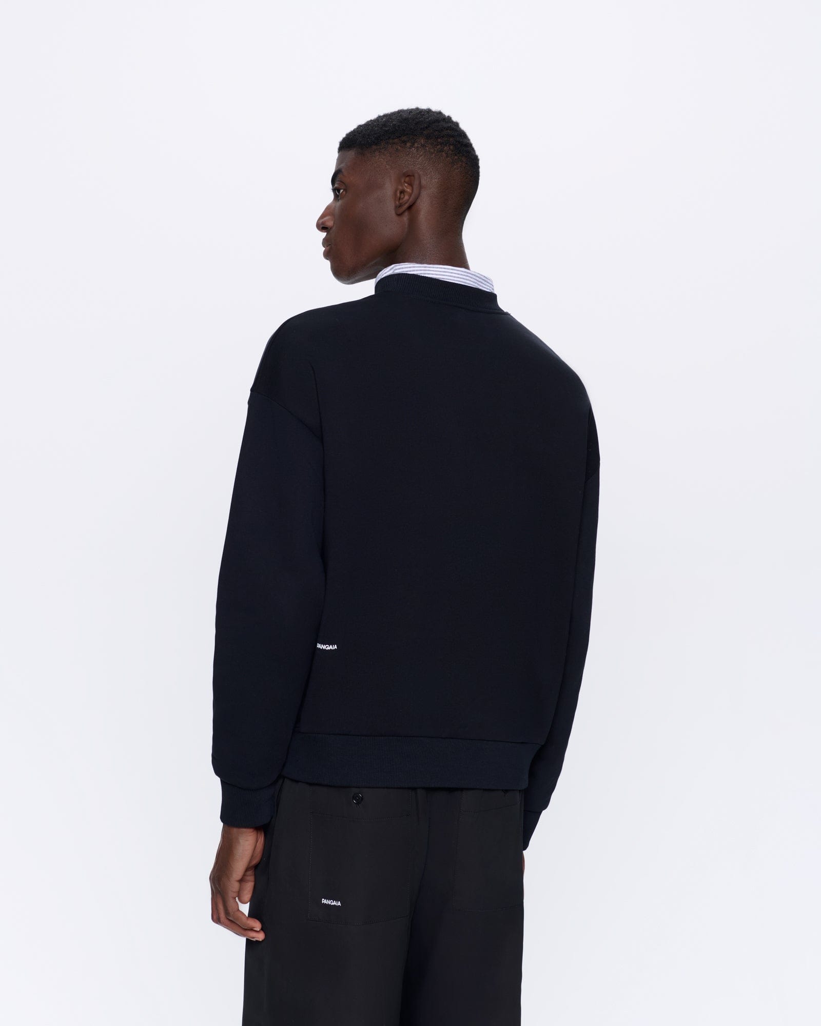 365_HEAVYWEIGHT_SWEATSHIRT_BLACK_MENS_BACK-MODEL