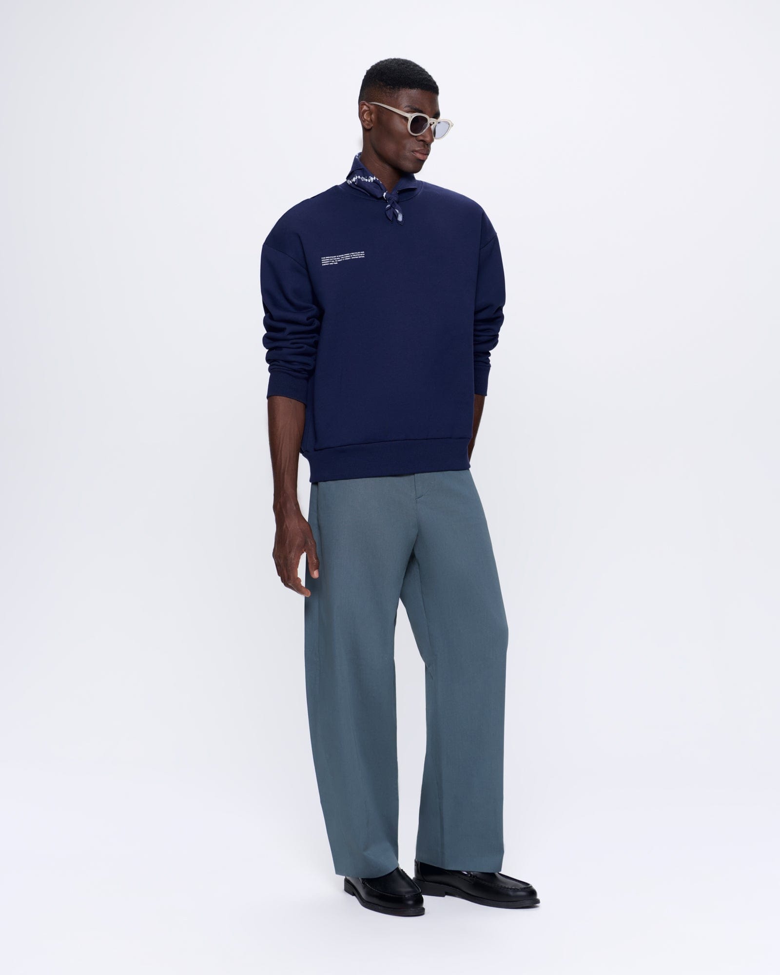 365_HEAVYWEIGHT_SWEATSHIRT_NAVY_MENS_LEAD-MODEL