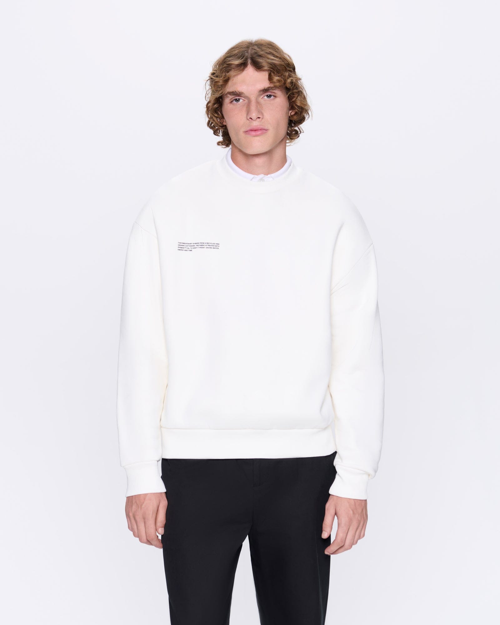 365_HEAVYWEIGHT_SWEATSHIRT_OFF_WHITE_MENS_FRONT-MODEL