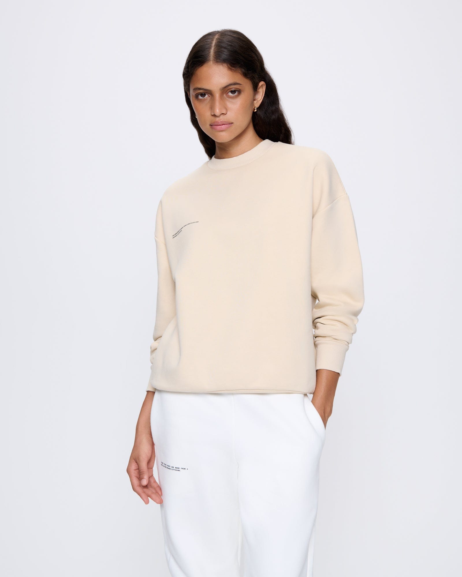 365_HEAVYWEIGHT_SWEATSHIRT_SAND_WOMENS_FRONT-MODEL