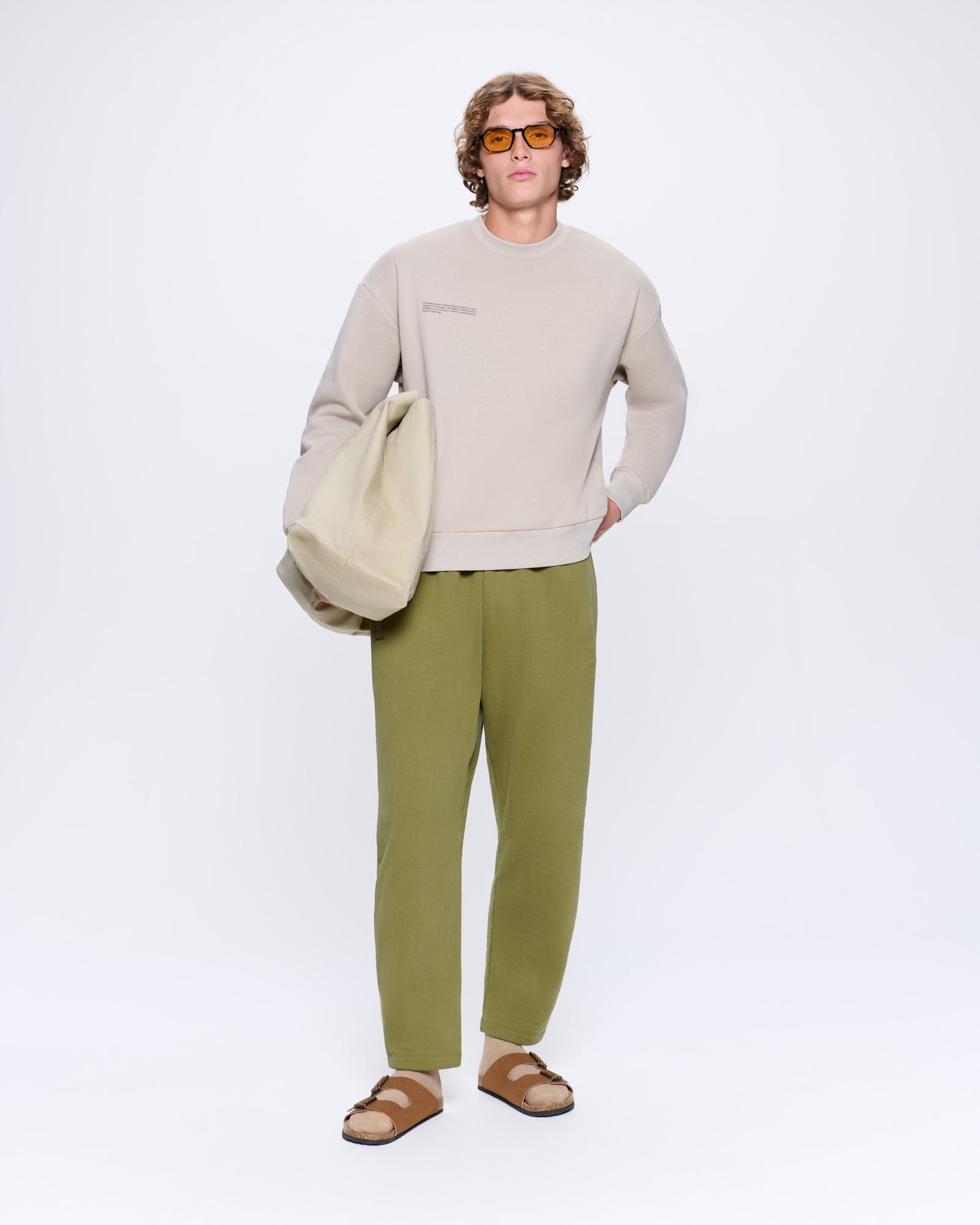 365_HEAVYWEIGHT_SWEATSHIRT_STONE_MENS_LEAD-MODEL