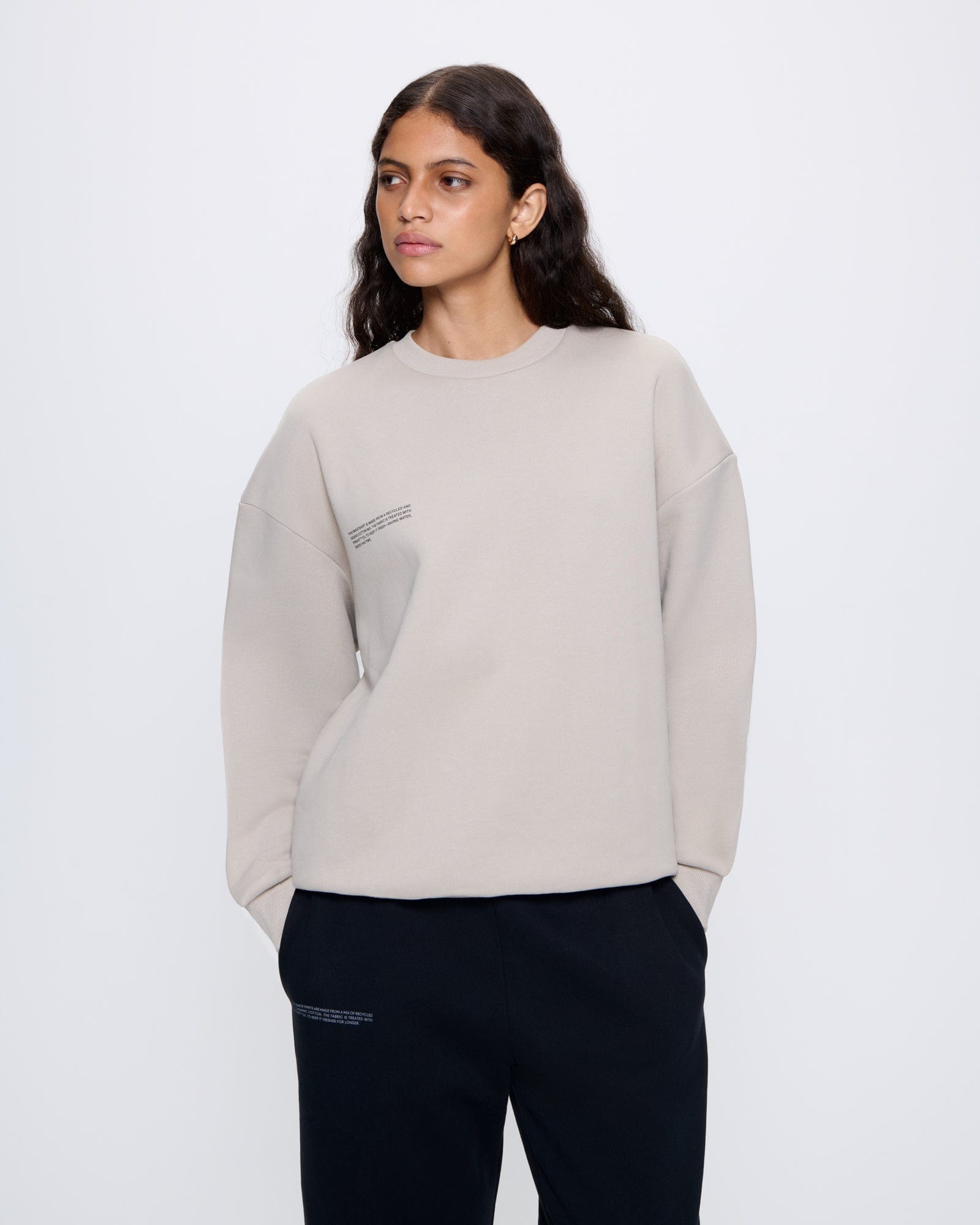 365_HEAVYWEIGHT_SWEATSHIRT_STONE_WOMENS_FRONT-MODEL
