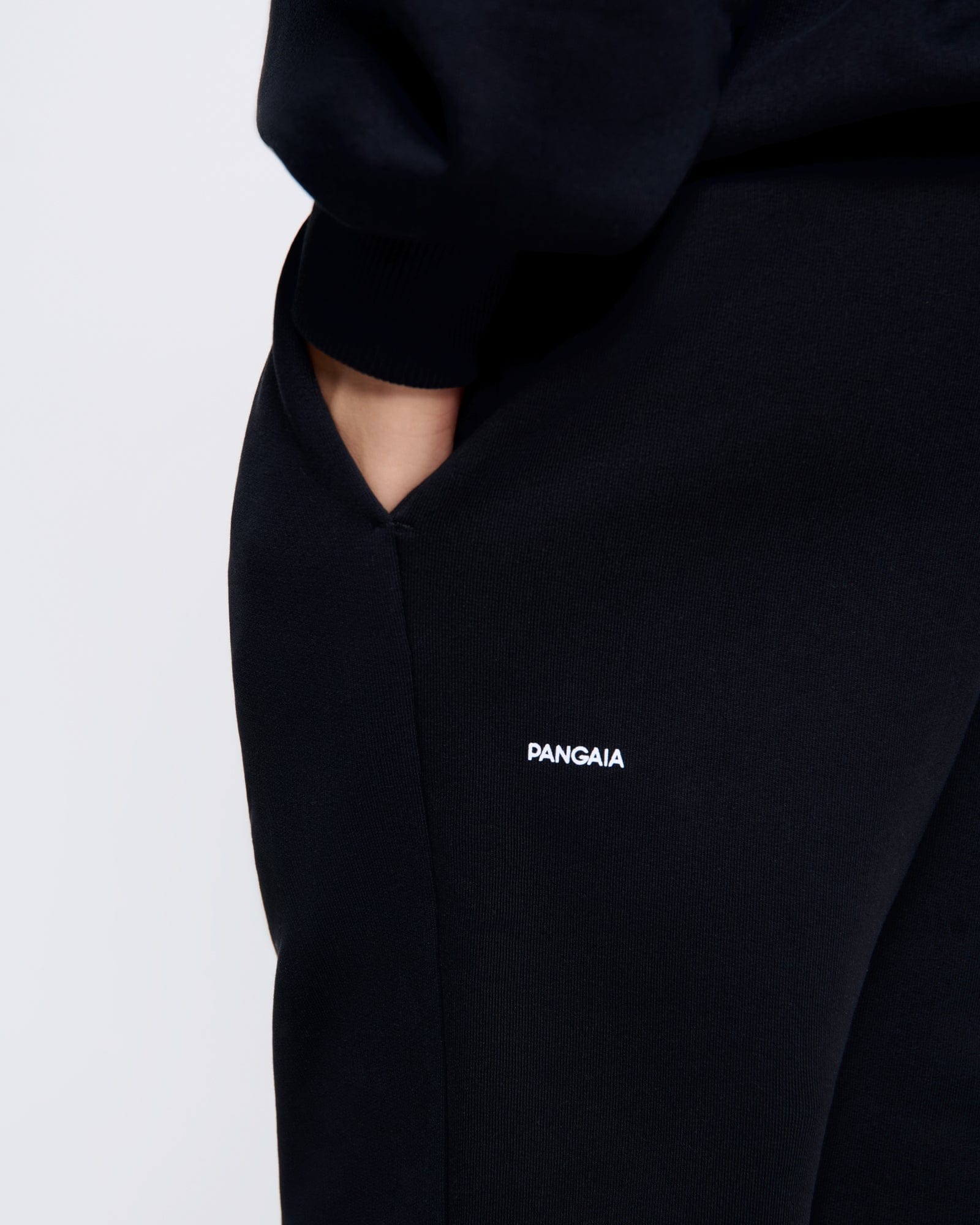 365_HEAVYWEIGHT_TRACK-PANTS_BLACK_WOMEN_DETAILS-PACKSHOT