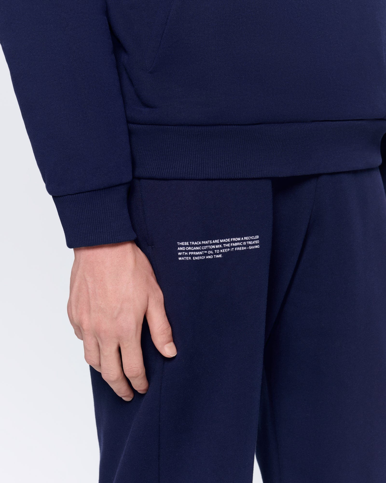 365_HEAVYWEIGHT_TRACK_PANTS_NAVY_MENS_DETAIL_1-MODEL