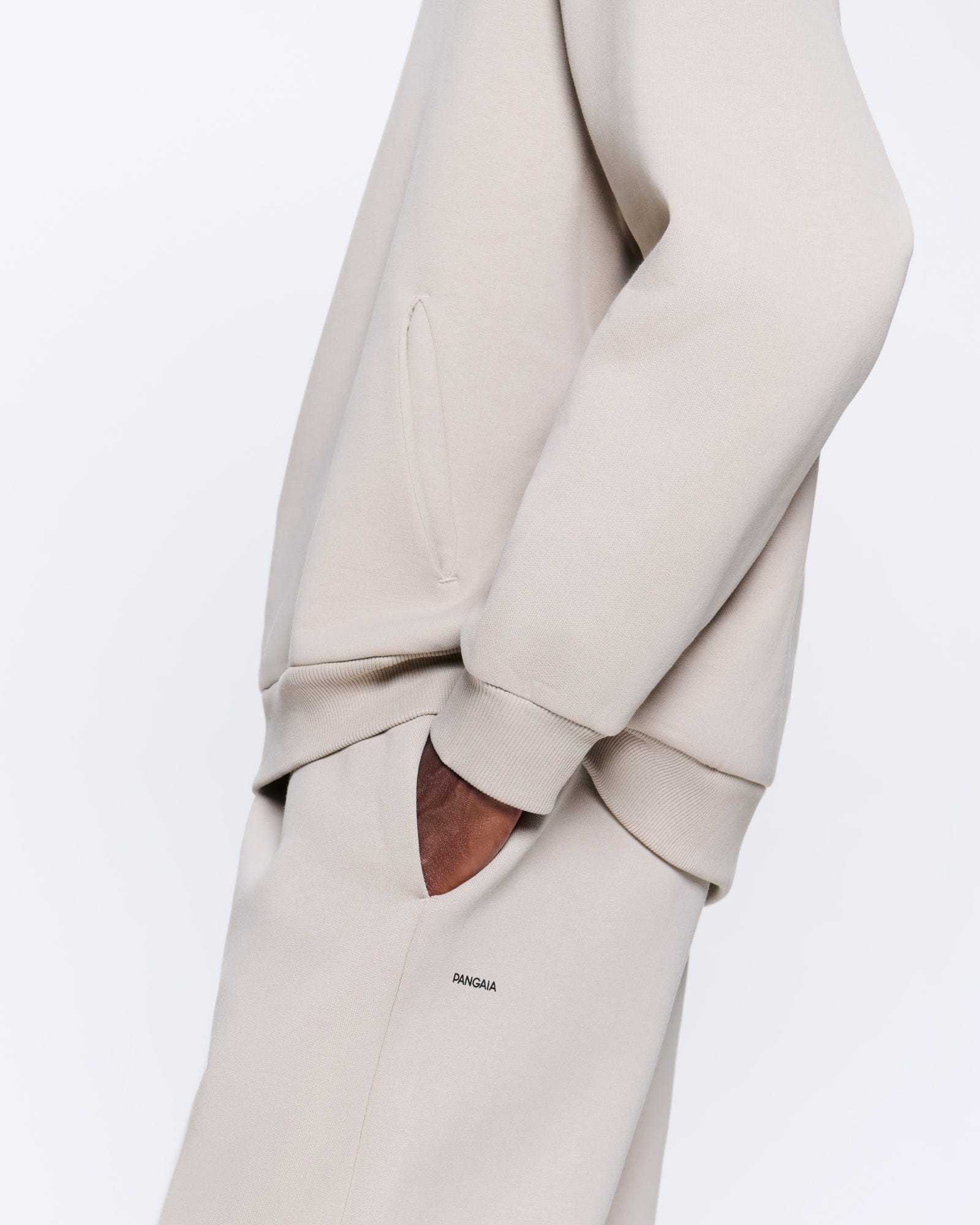 365_HEAVYWEIGHT_TRACK_PANTS_STONE_MENS_DETAIL-MODEL