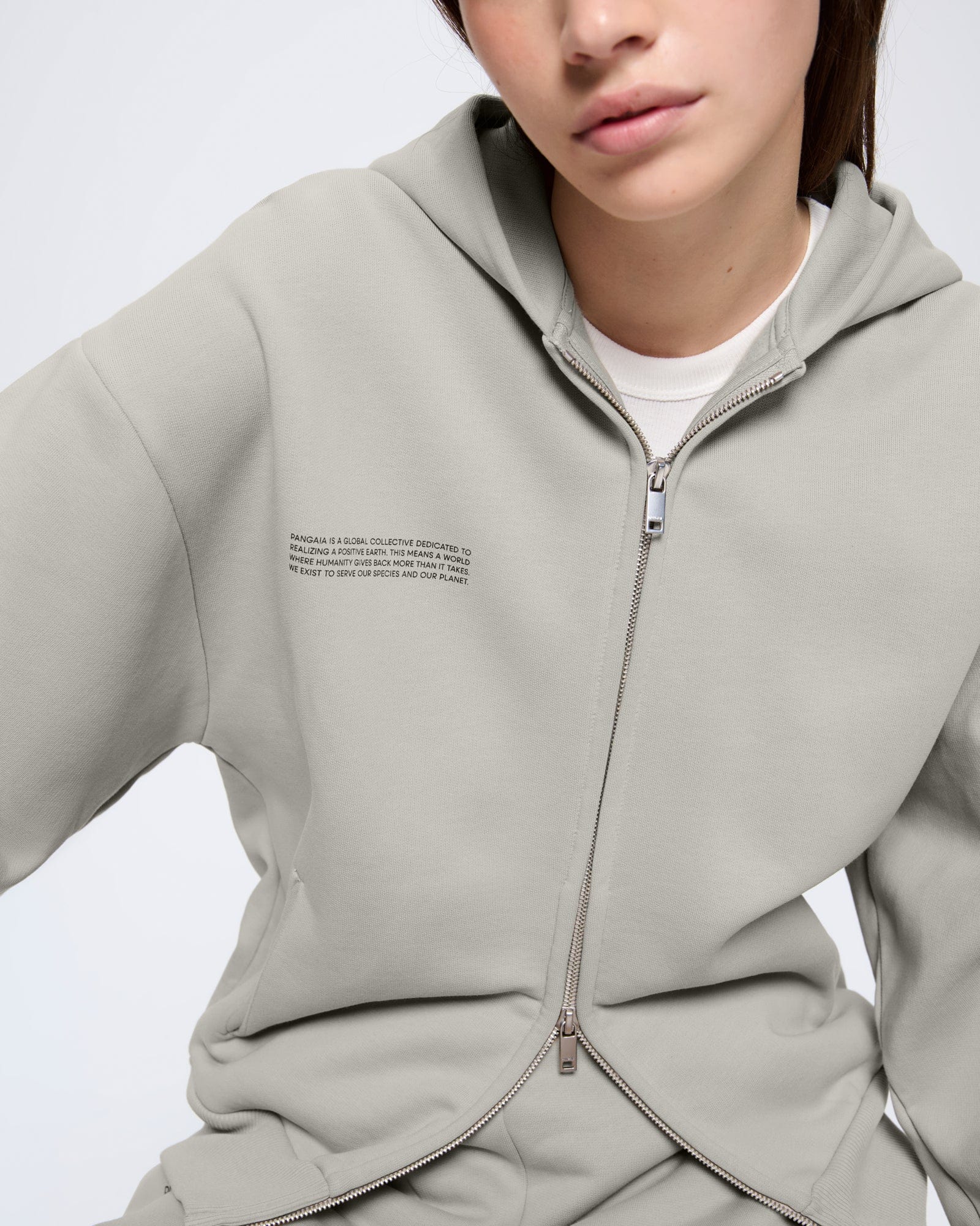 365_HEAVYWEIGHT_ZIP-UP_HOODIE_STONE_WOMENS_DETAIL_Retouched