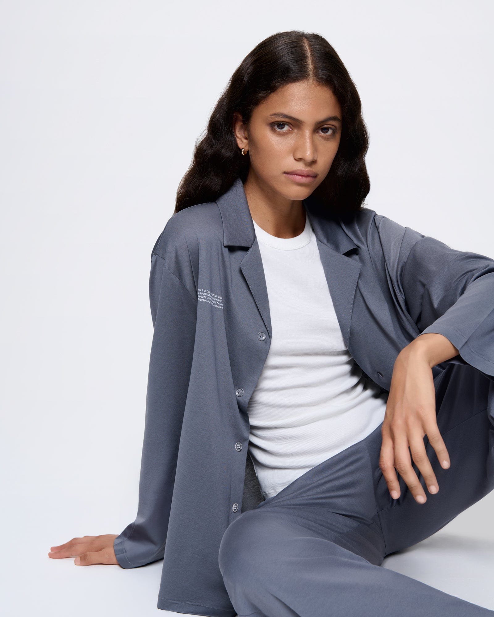 365_LIGHTWEIGHT_LONG-PYJAMA-SET_ATMOSPHERE-GREY_WOMENS_DETAIL