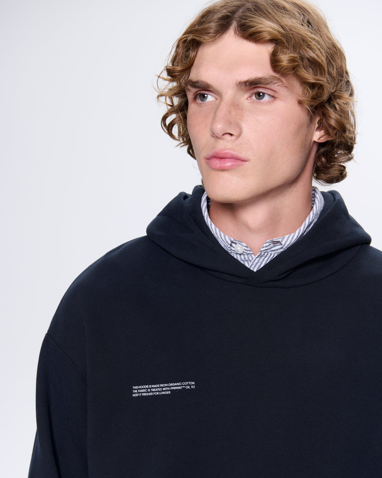365_MIDWEIGHT_HOODIE_BLACK_MENS_DETAIL