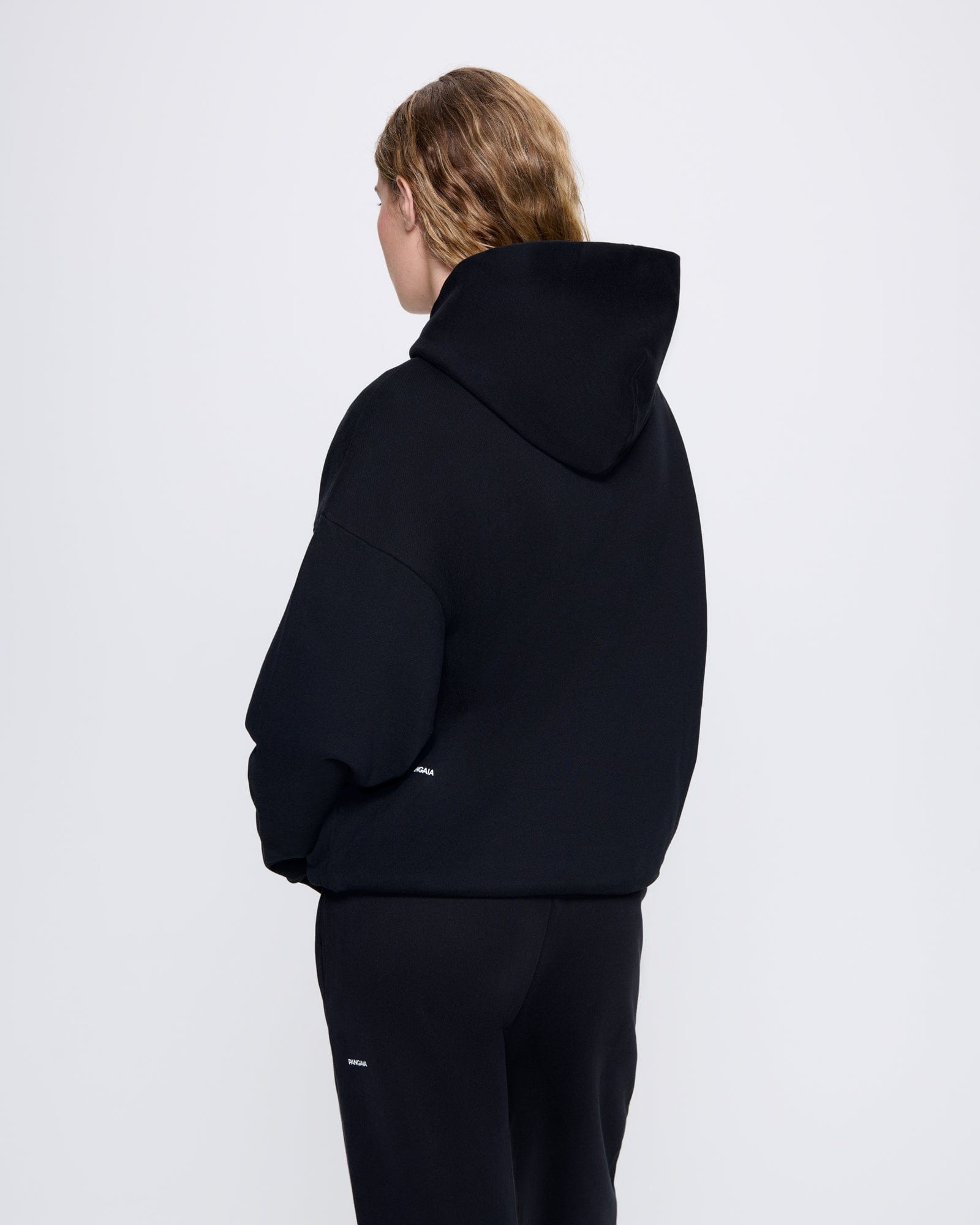 365_MIDWEIGHT_HOODIE_BLACK_WOMENS_BACK-MODEL