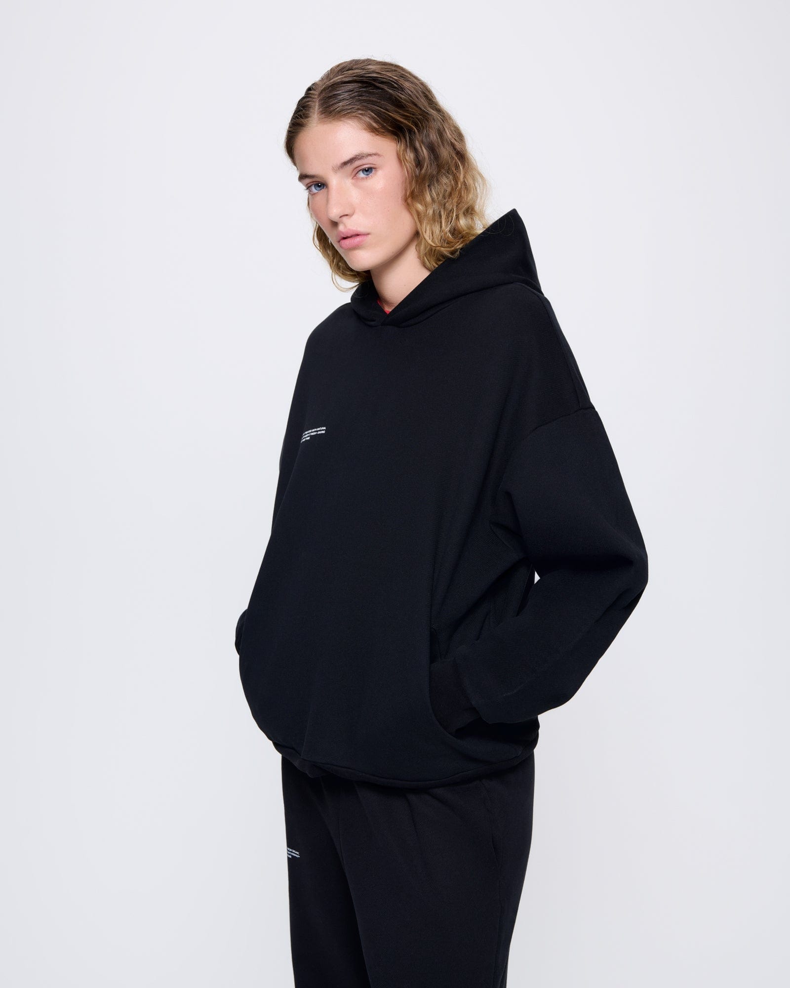 365_MIDWEIGHT_HOODIE_BLACK_WOMENS_FRONT-MODEL
