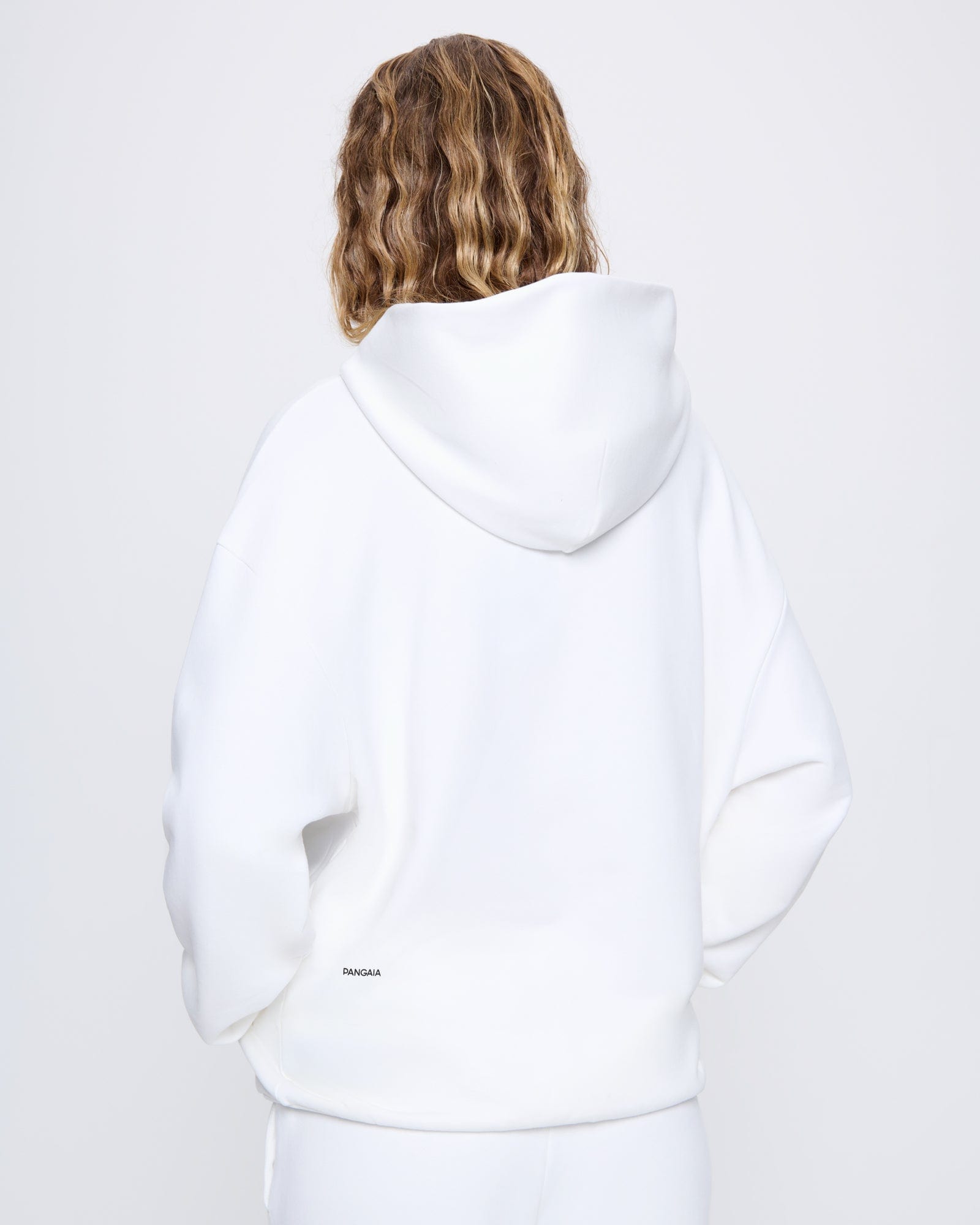 365_MIDWEIGHT_HOODIE_OFF-WHITE_WOMENS_BACK-MODEL