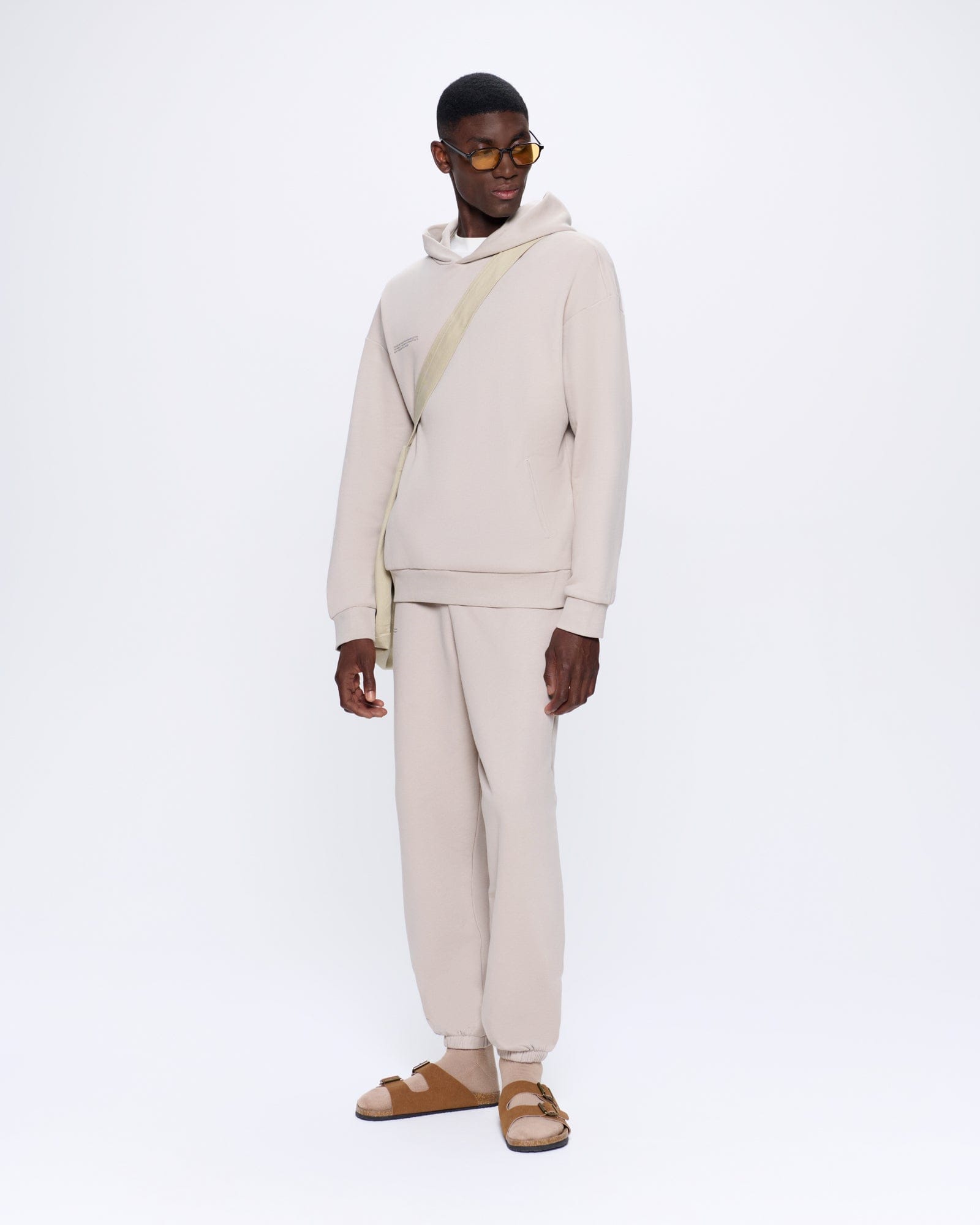 365_MIDWEIGHT_HOODIE_STONE_MENS_LEAD - model