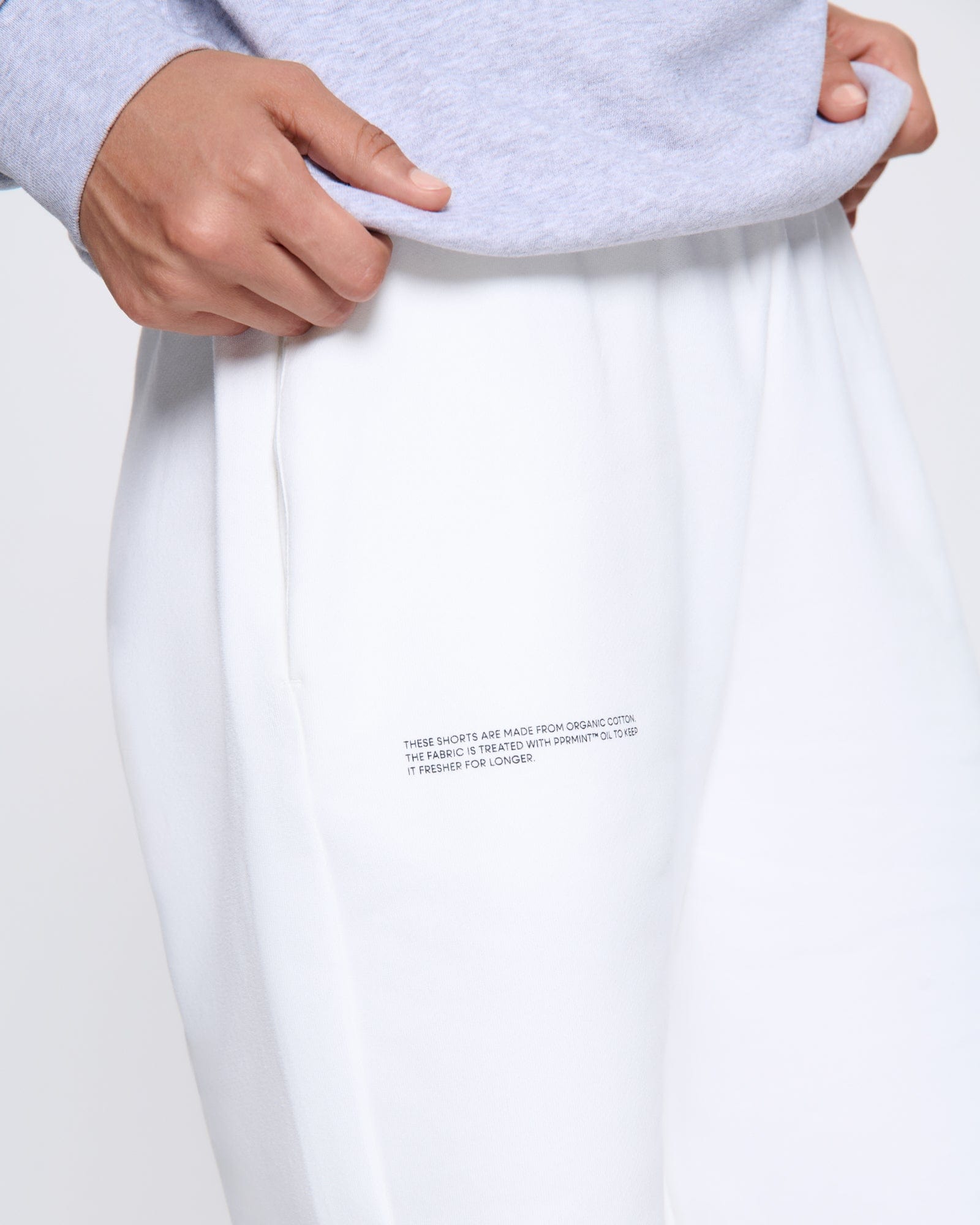 365_MIDWEIGHT_LONG-SHORTS_OFF-WHITE_WOMENS_DETAIL-MODEL