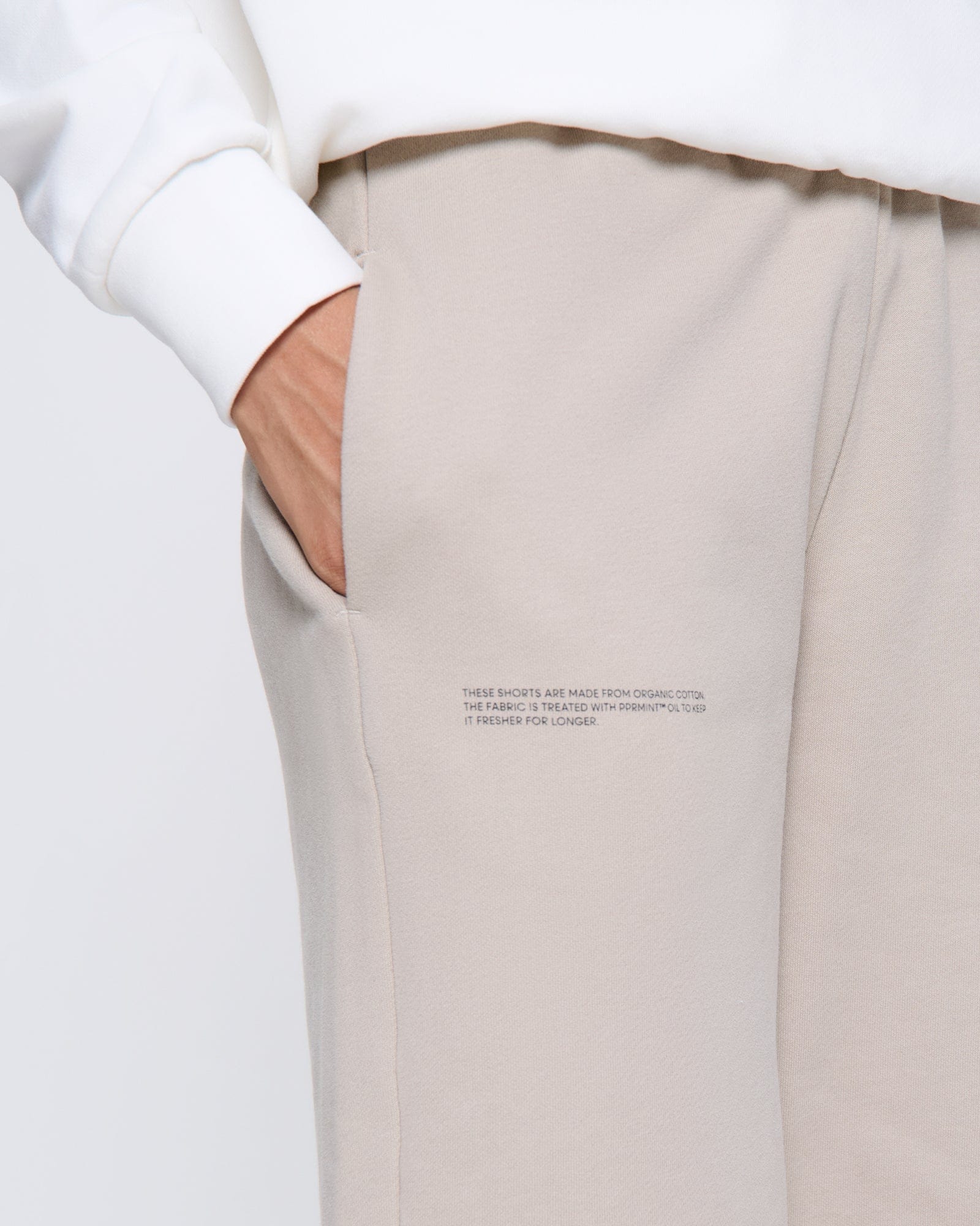 365_MIDWEIGHT_LONG-SHORTS_STONE_WOMENS_DETAIL-MODEL