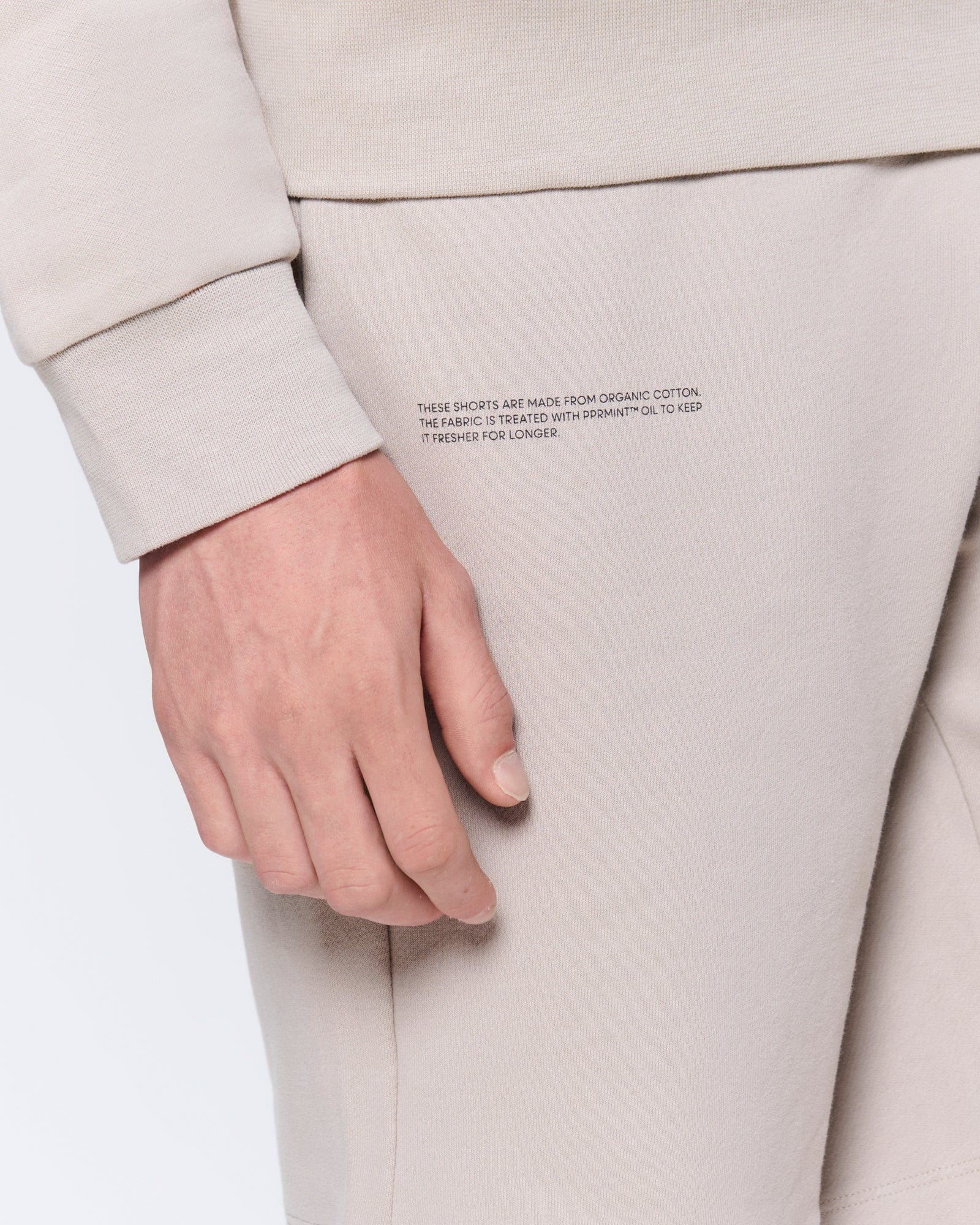 365_MIDWEIGHT_LONG_SHORTS_STONE_MENS_DETAIL