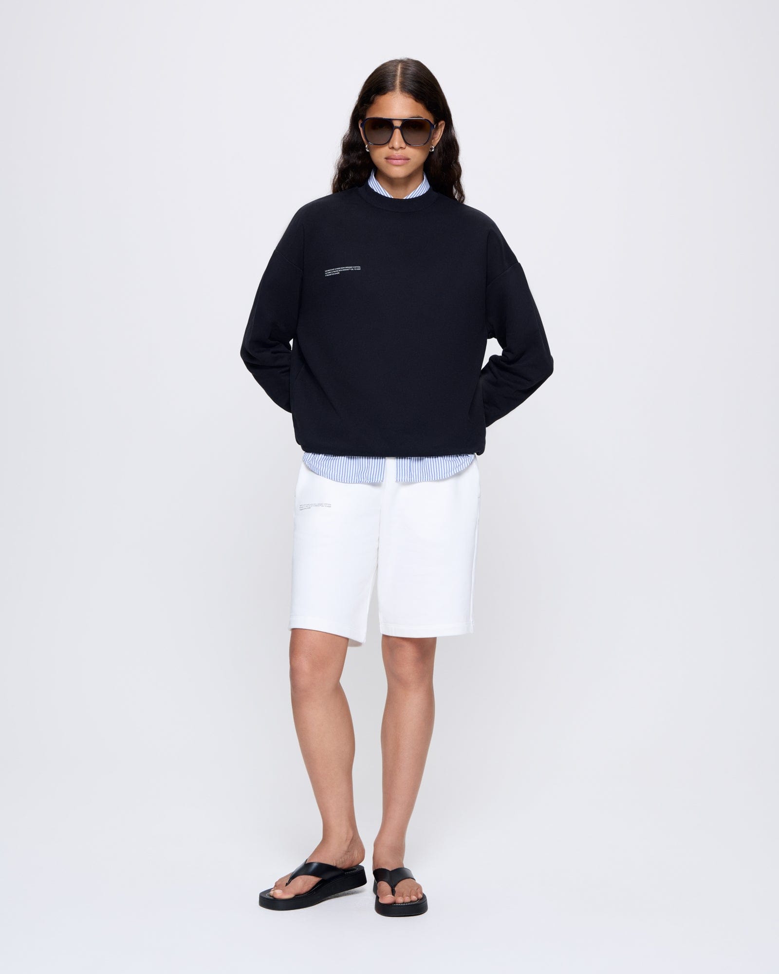 365_MIDWEIGHT_SWEATSHIRT_BLACK_WOMENS_LEAD-MODEL