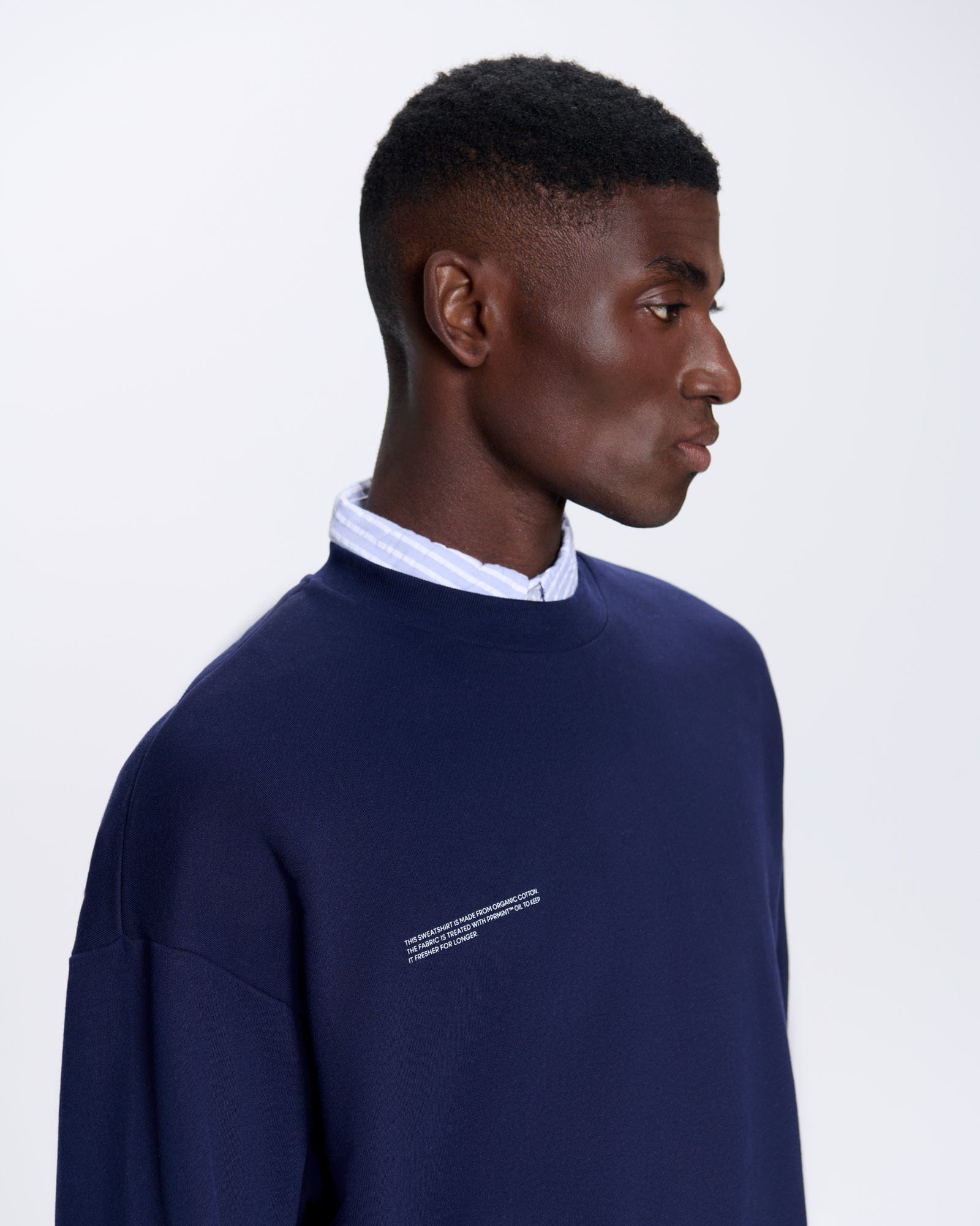 365_MIDWEIGHT_SWEATSHIRT_NAVY_MENS_DETAIL
