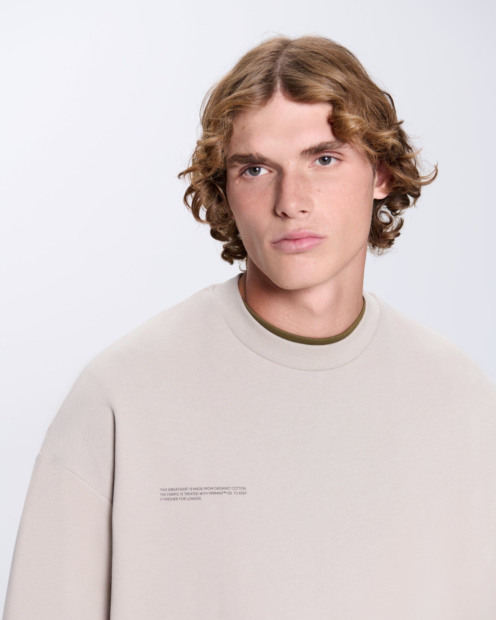 365_MIDWEIGHT_SWEATSHIRT_STONE_MENS_DETAIL