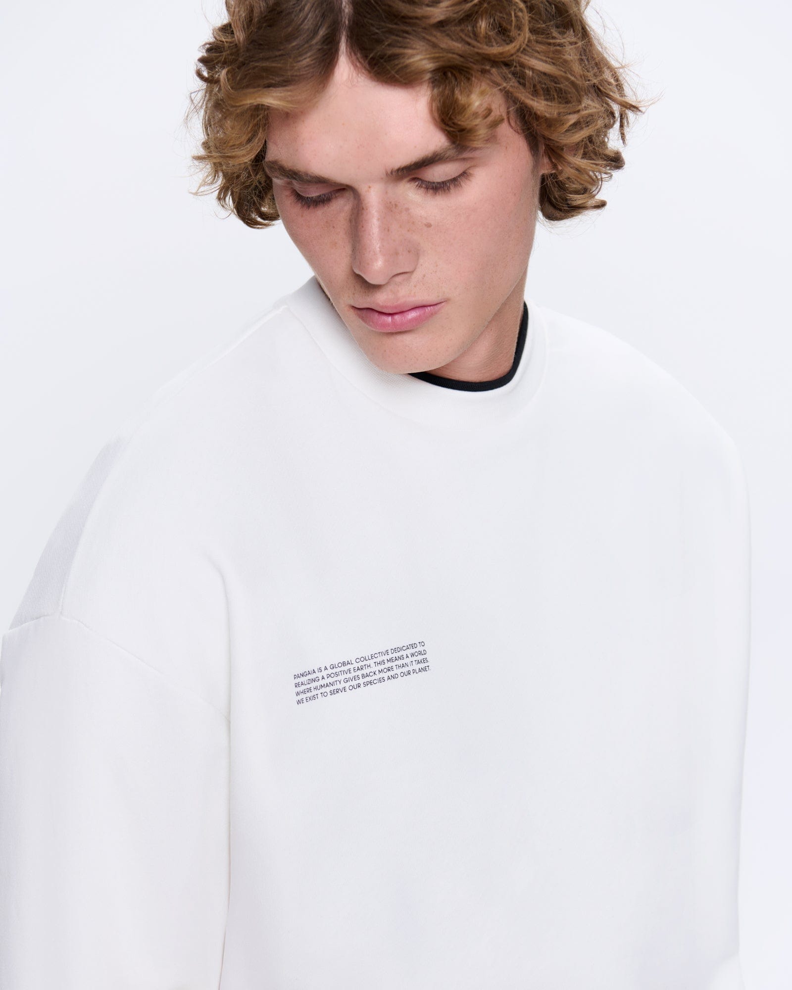 365_MIDWEIGHT_SWEAT_SHIRT_OFF_WHITE_MENS_DETAIL