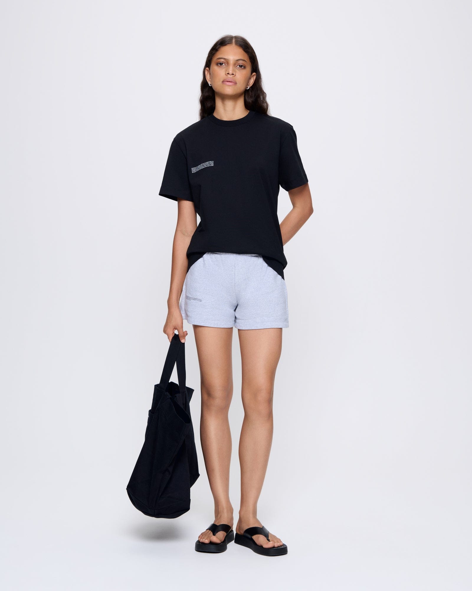 365_MIDWEIGHT_T-SHIRT_BLACK_WOMENS_LEAD-MODEL