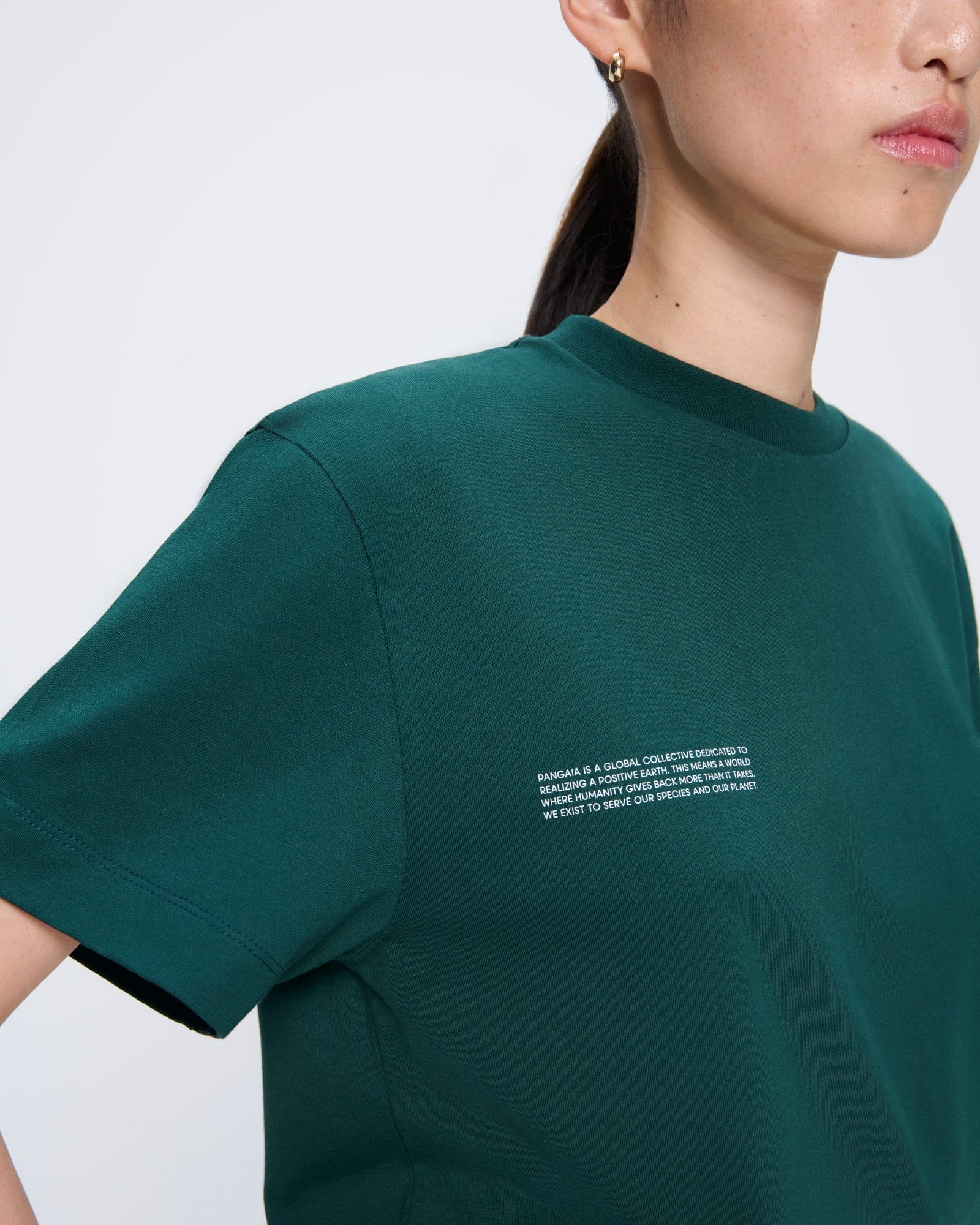 365_MIDWEIGHT_T-SHIRT_FOLIAGE_GREEN_WOMENS_DETAIL