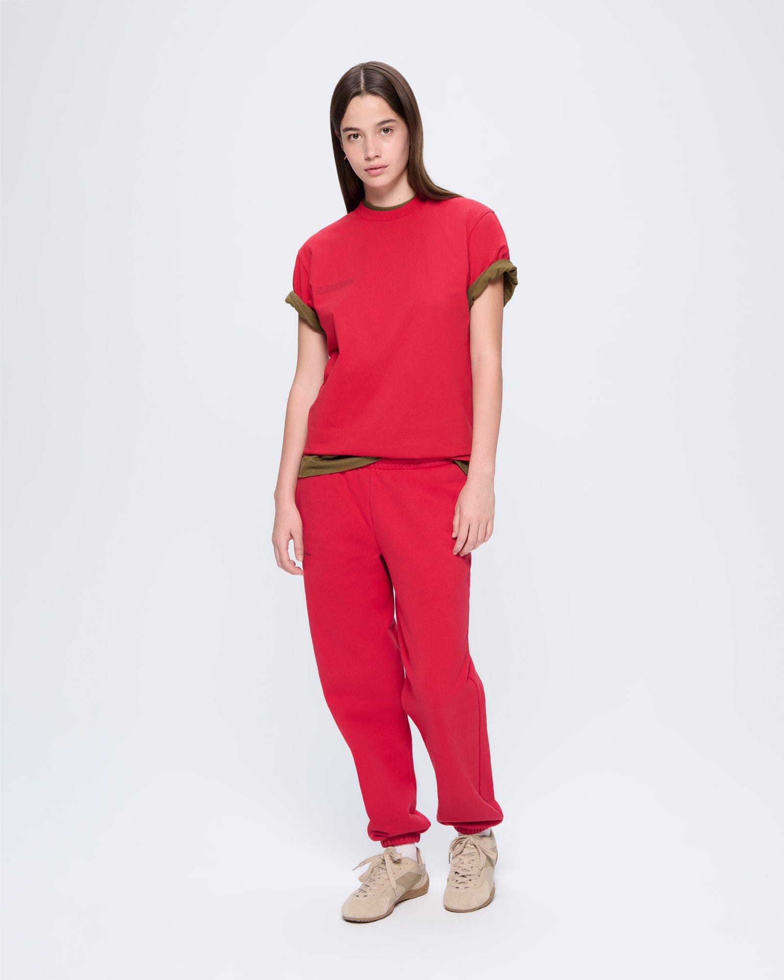 365_MIDWEIGHT_T-SHIRT_GOJI_RED_WOMENS_LEAD-MODEL