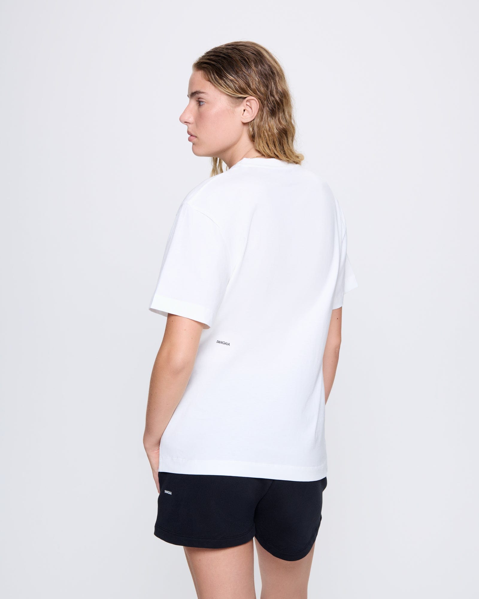 365_MIDWEIGHT_T-SHIRT_OFF-WHITE_WOMENS_BACK-MODEL