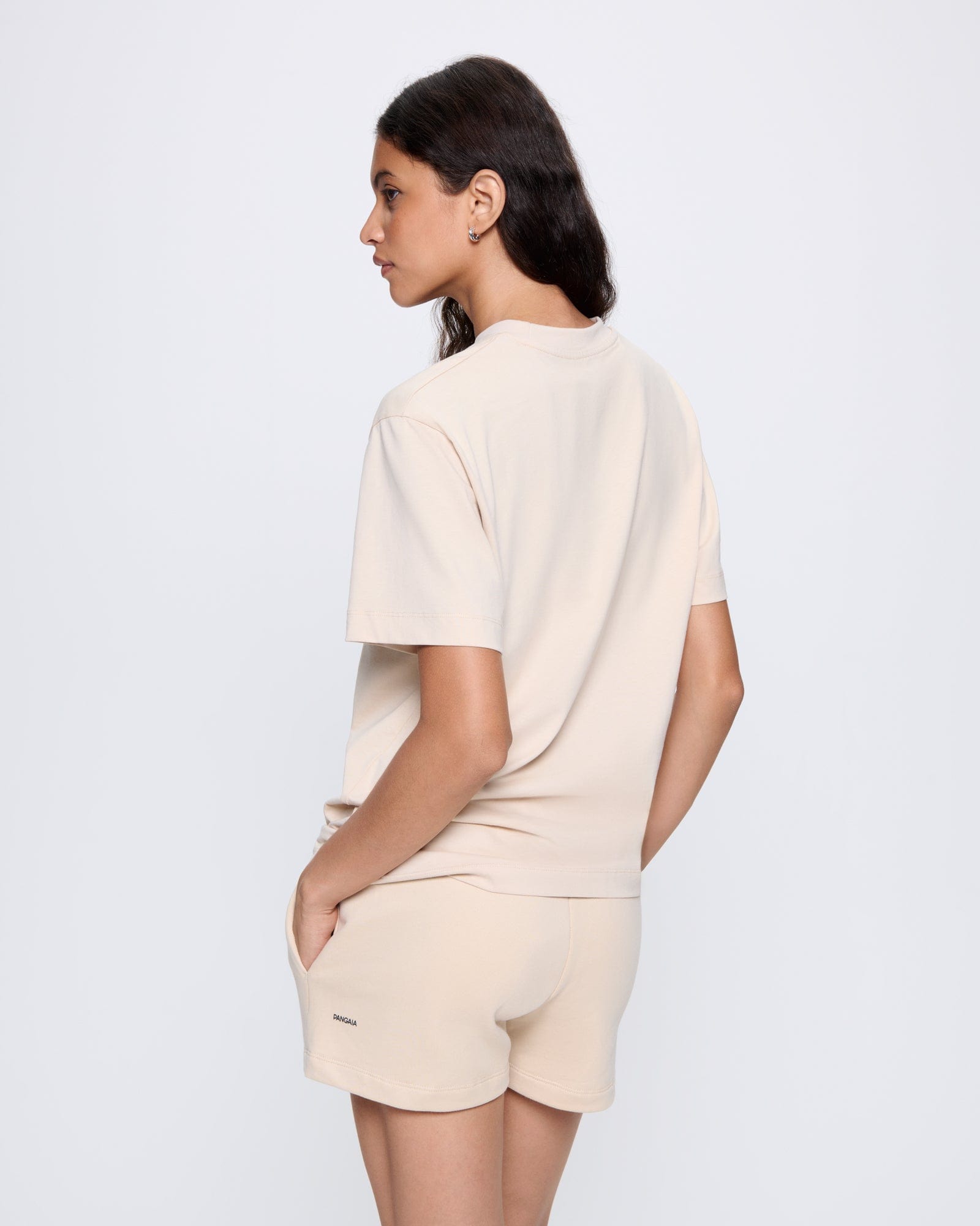 365_MIDWEIGHT_T-SHIRT_SAND_WOMENS_BACK-MODEL