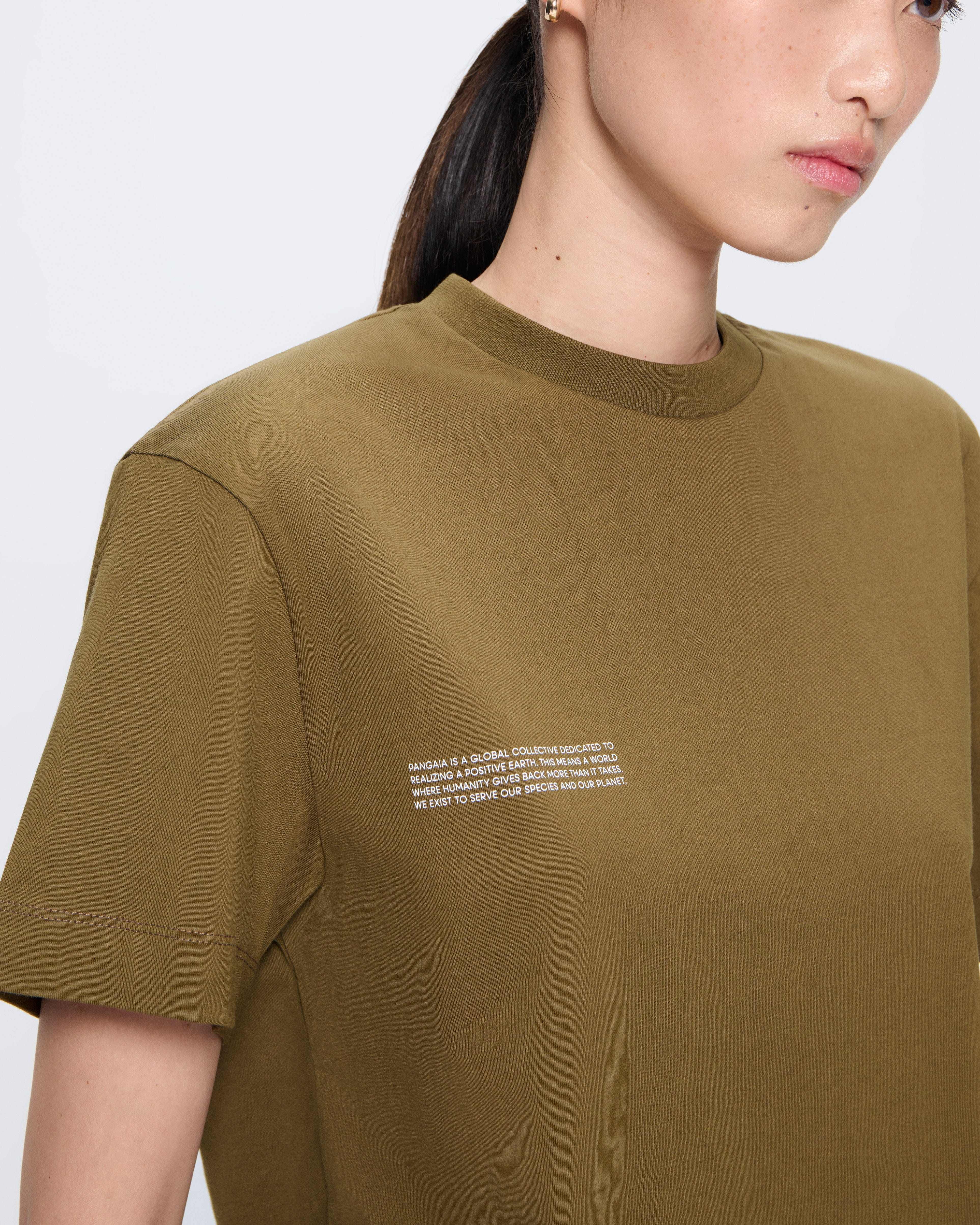 365_MIDWEIGHT_T-SHIRT_SOIL_BROWN_WOMENS_DETAIL