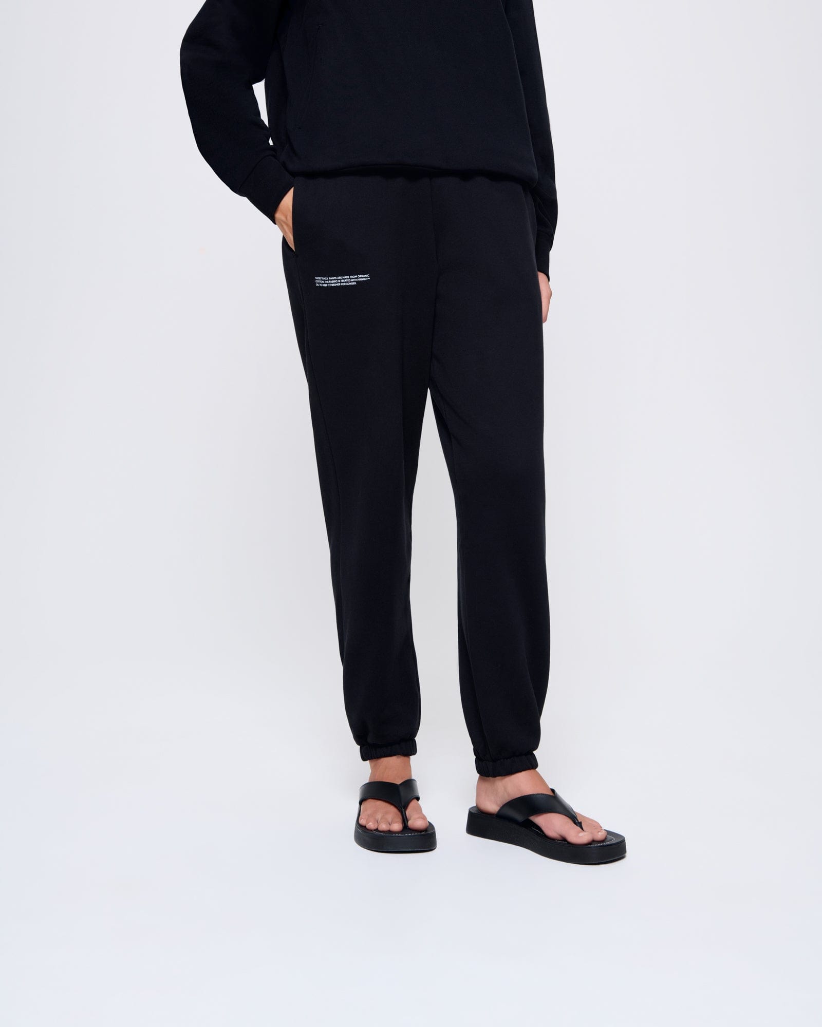 365_MIDWEIGHT_TRACK-PANTS_BLACK_WOMENS_FRONT-MODEL