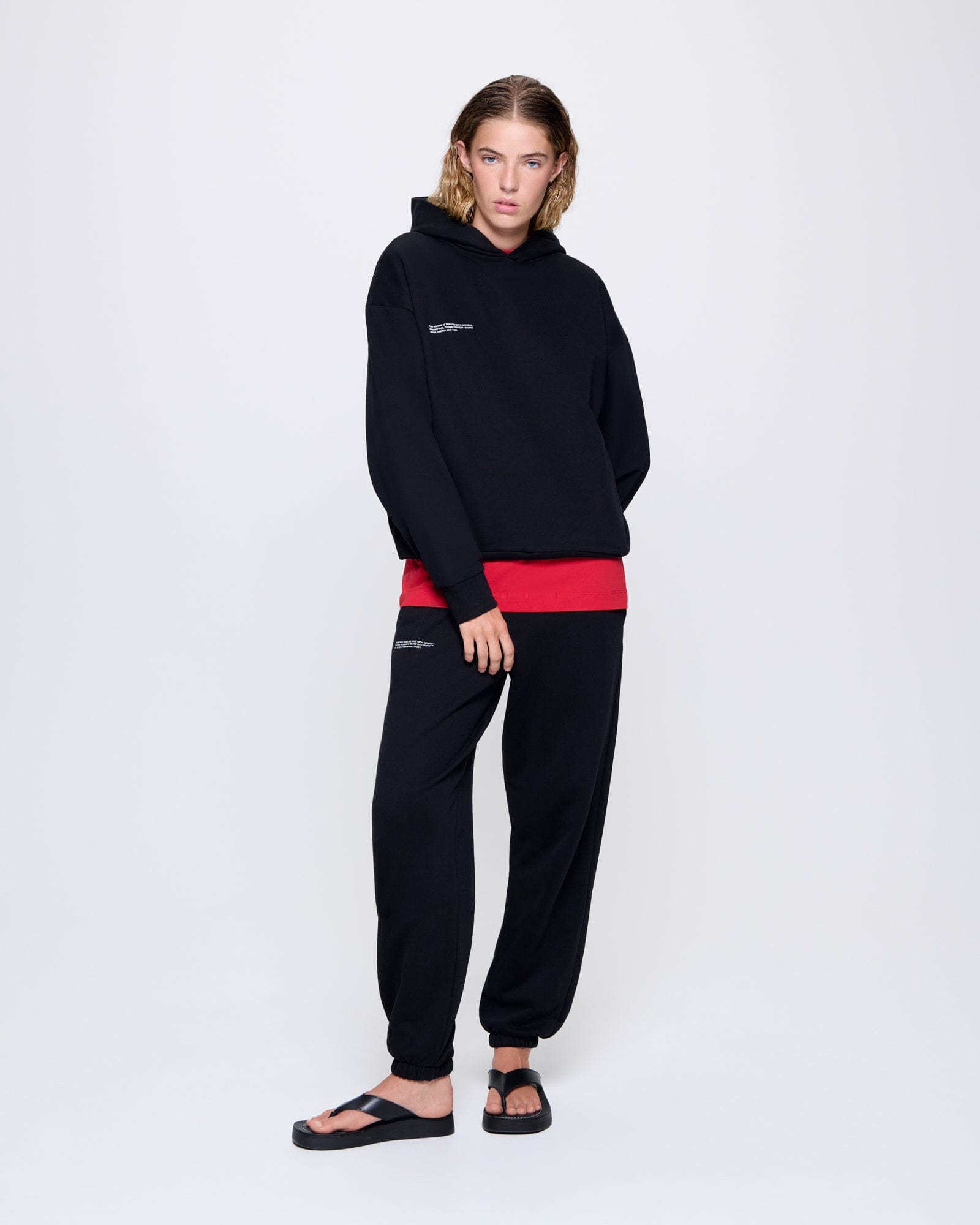 365_MIDWEIGHT_TRACK-PANTS_BLACK_WOMENS_LEDA-PACKSHOT