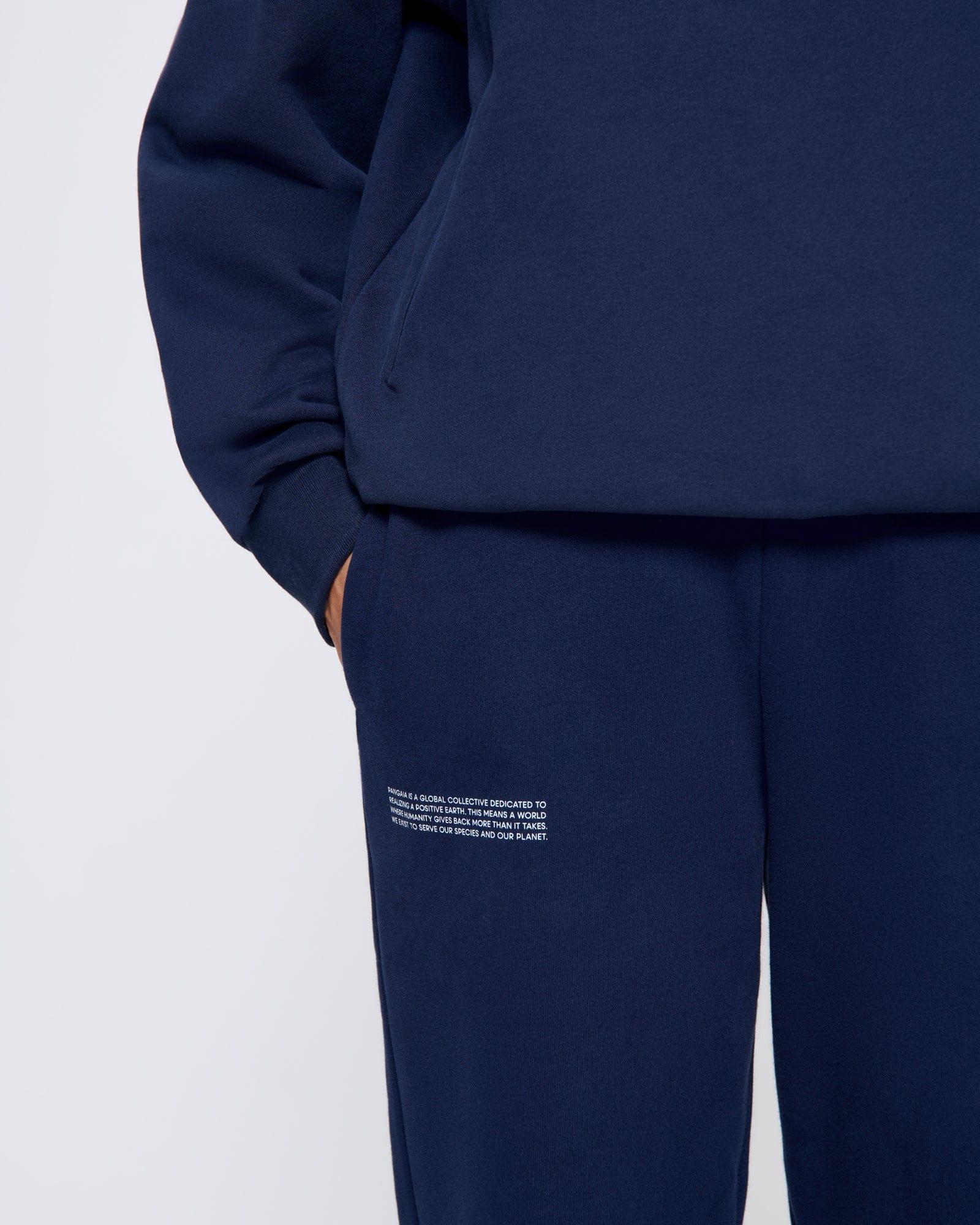 365_MIDWEIGHT_TRACK-PANTS_NAVY-BLUE_WOMENS_DETAIL-MODEL