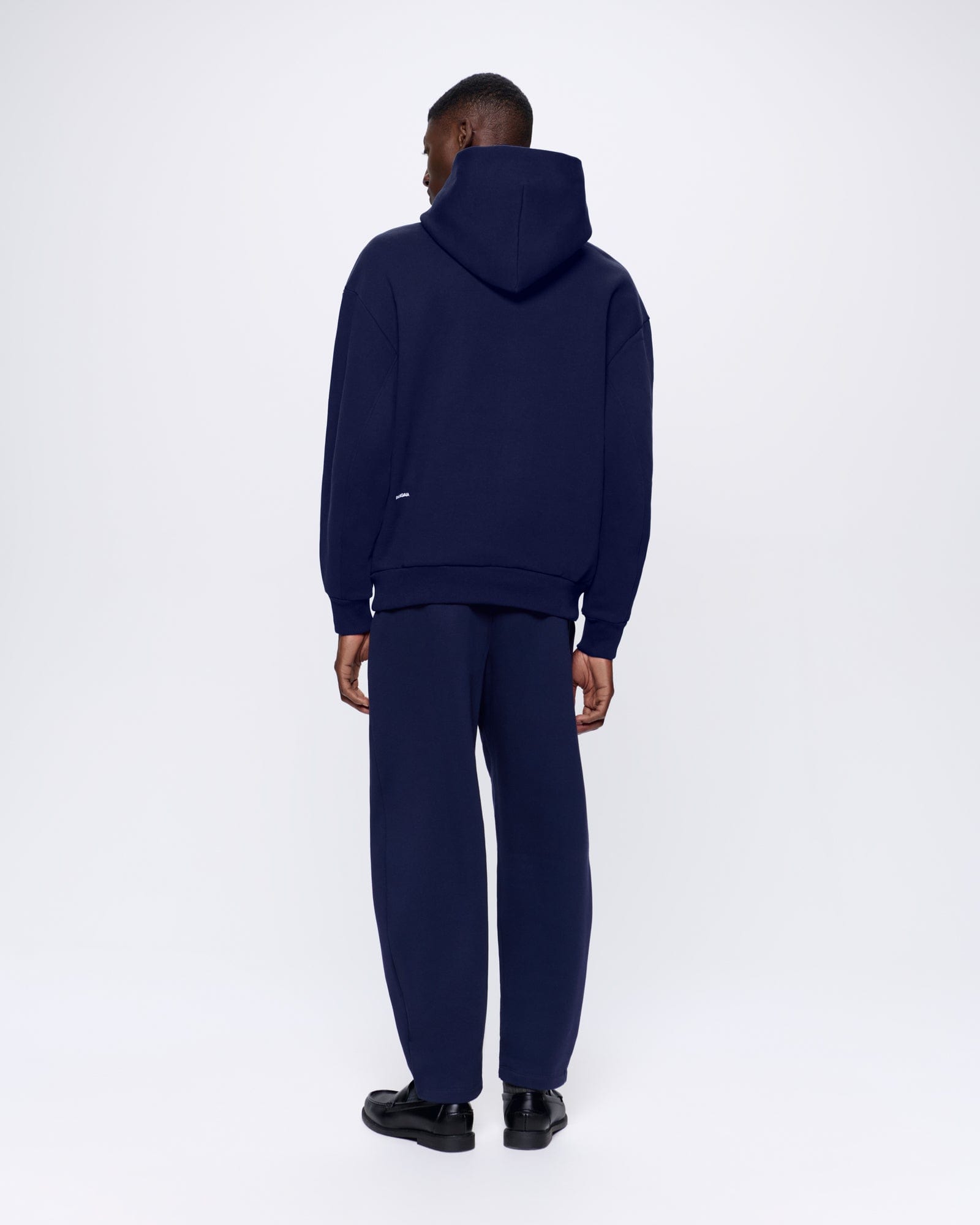 DNA_BARREL-LEG_TRACK_PANTS_NAVY_MENS_BACK