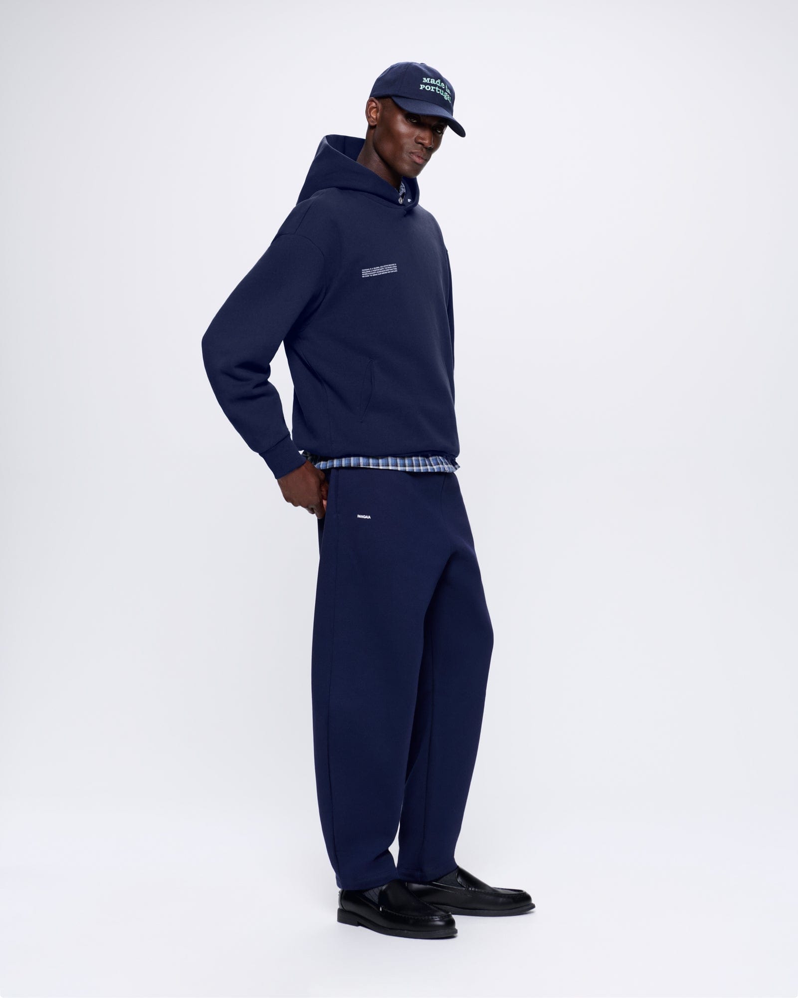 DNA_BARREL-LEG_TRACK_PANTS_NAVY_MENS_LEAD