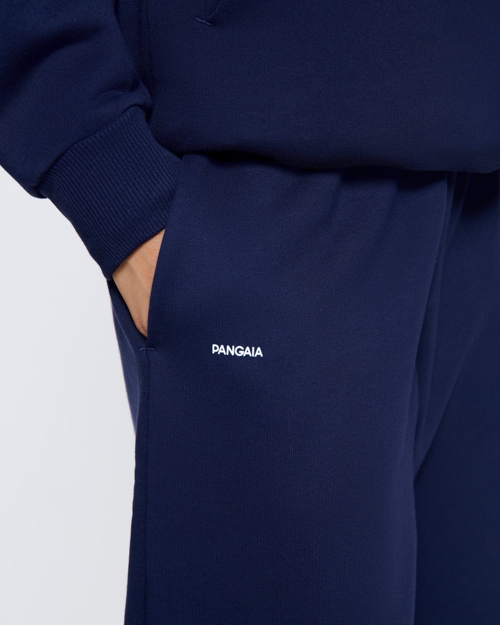DNA_BARRELL-LEG-TRACK-PANTS_NAVY_WOMENS_DETAIL