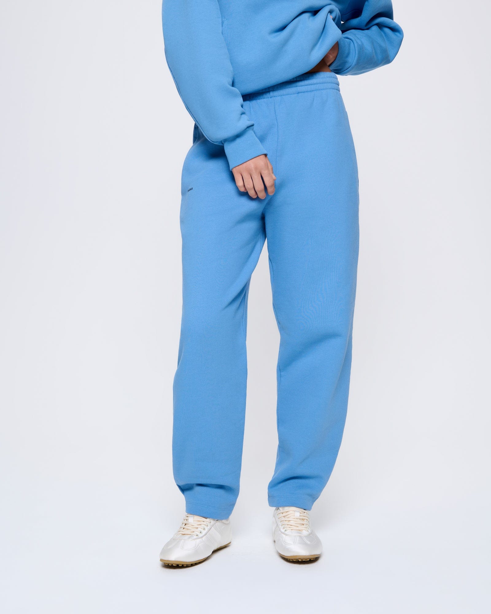 DNA_BARRELL-LEG-TRACK-PANTS_SUMMIT-BLUE_WOMENS_FRONT
