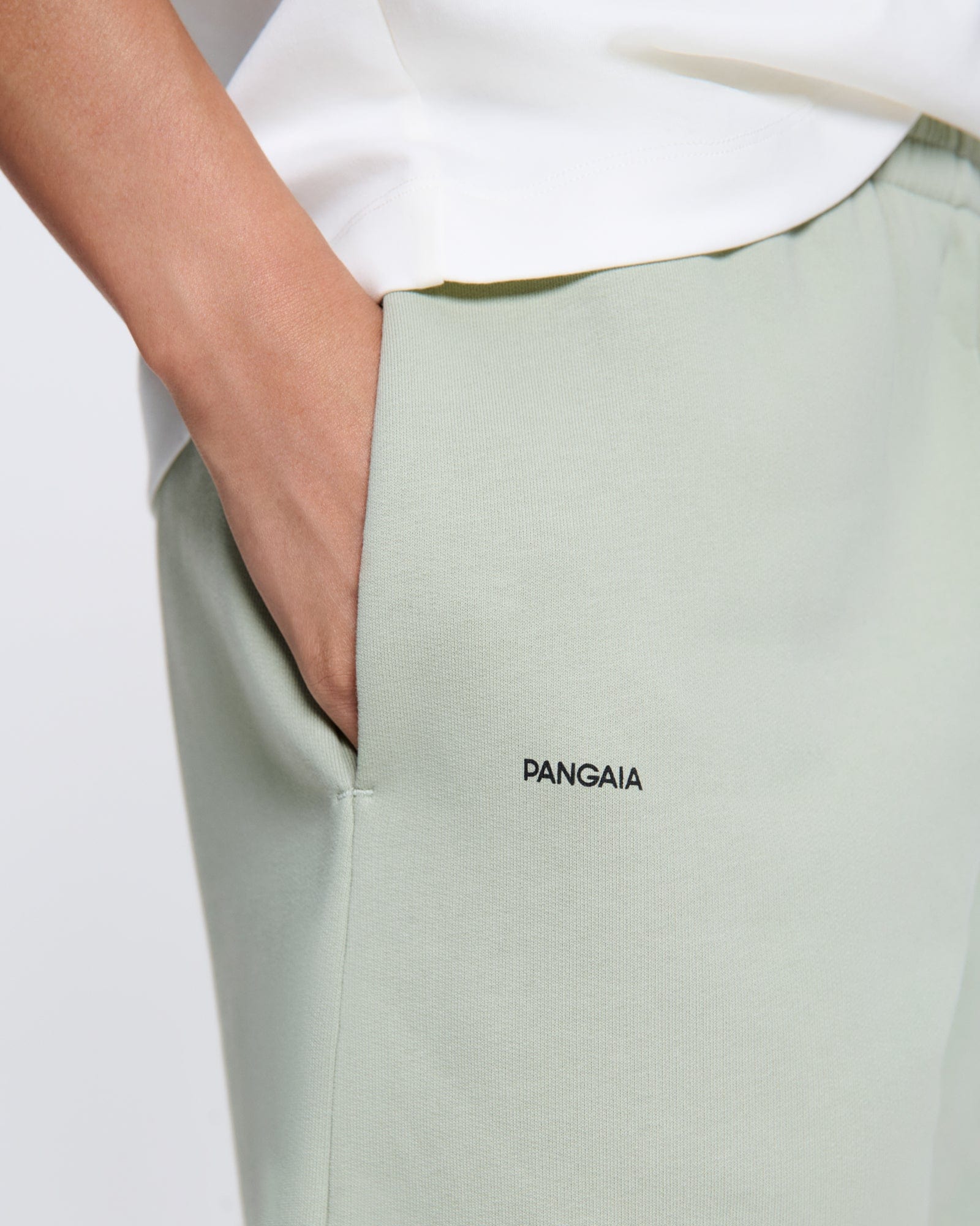 DNA_BARREL_LEG_TRACK_PANTS_MOSS-GREEN_WOMENS_DETAIL