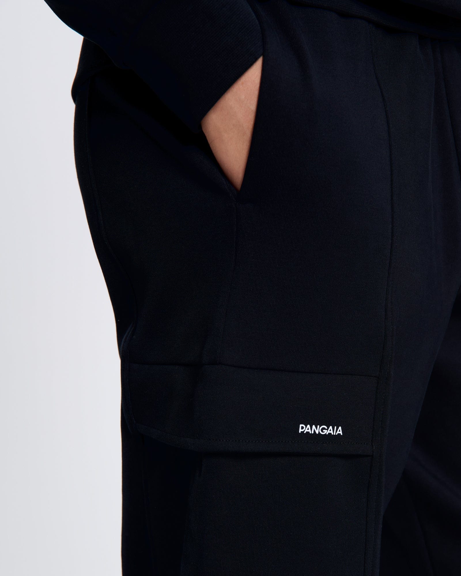 DNA_DOUBLE-JERSEY-CARGO-TROUSERS_BLACK_WOMENS_DETAIL