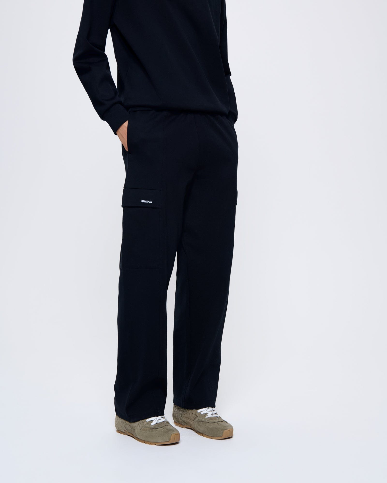 DNA_DOUBLE-JERSEY-CARGO-TROUSERS_BLACK_WOMENS_FRONT_1