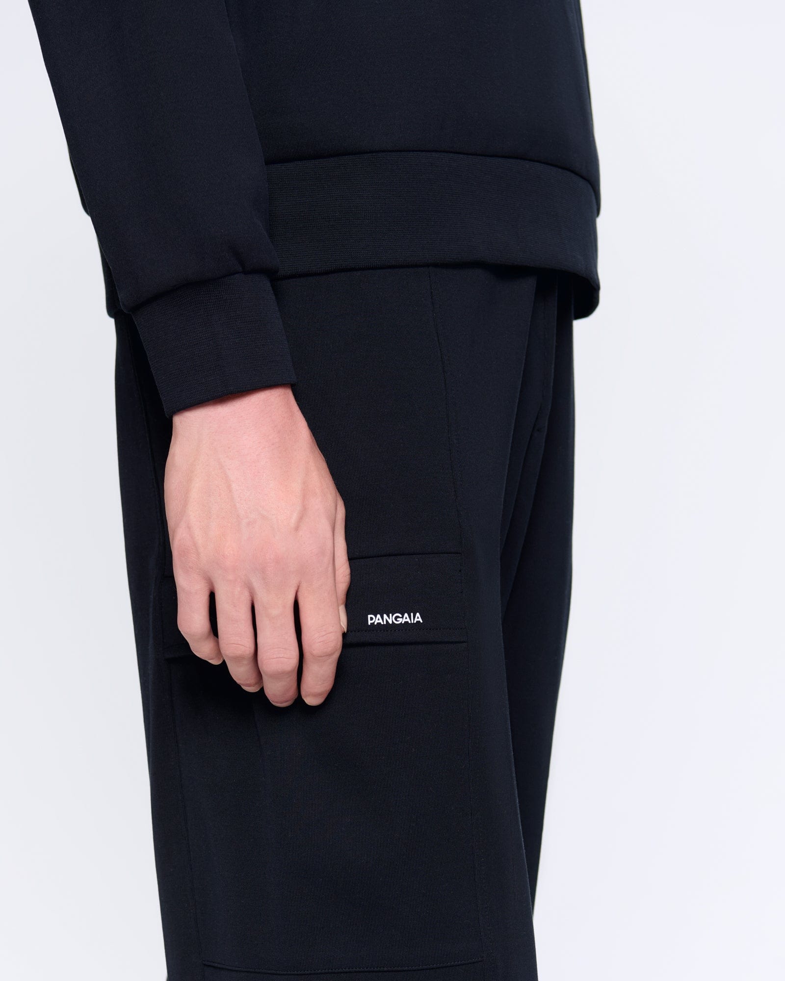 DNA_DOUBLE_JERSEY_CARGO_TROUSER_BLACK_MENS_DETAIL