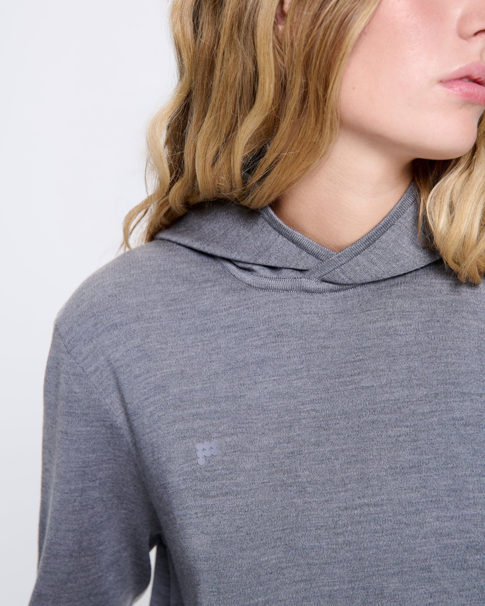 DNA_MERINO-WOOL_HOODIE_GREY-MARL_WOMENS_DETAIL